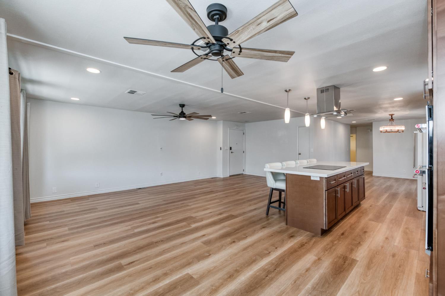 1001 Sylmar Ave #100, Clovis, CA 93612