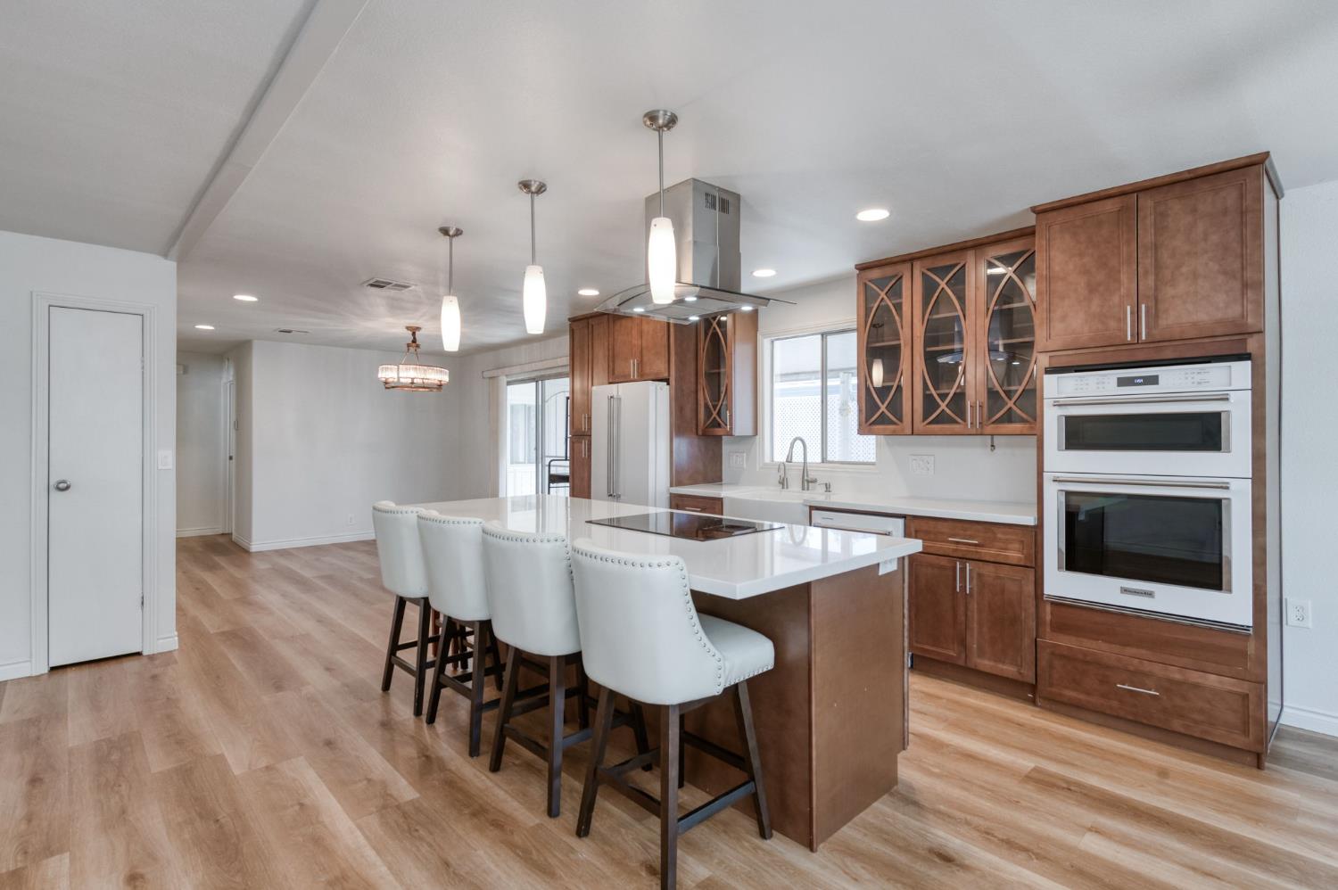 1001 Sylmar Ave #100, Clovis, CA 93612