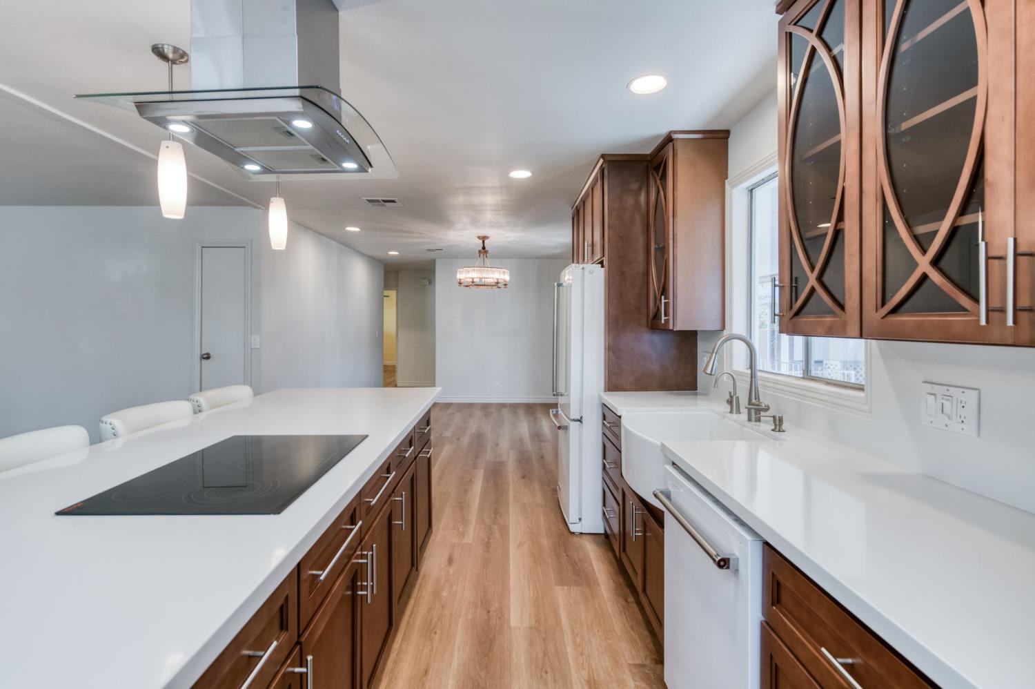 1001 Sylmar Ave #100, Clovis, CA 93612