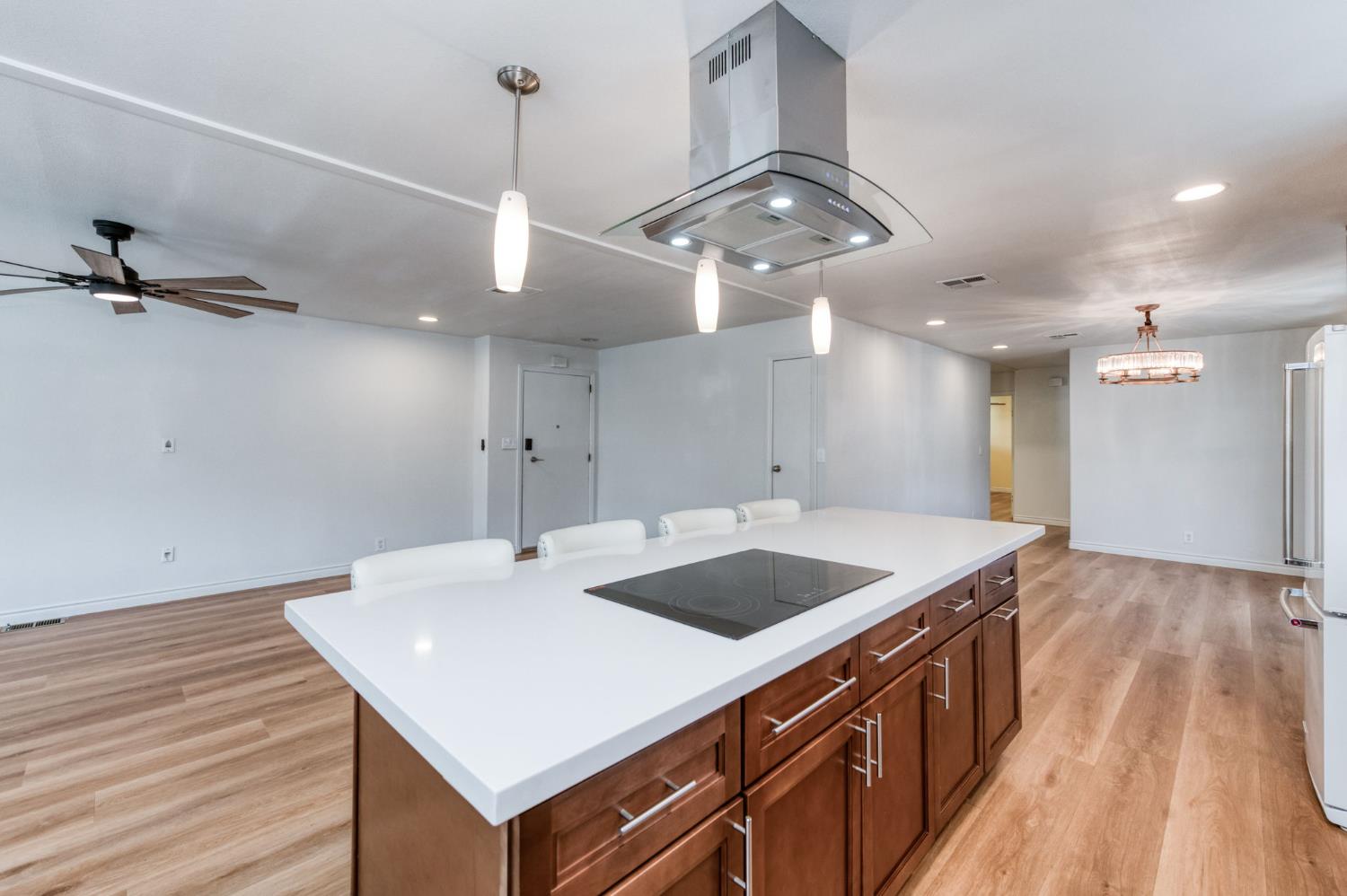 1001 Sylmar Ave #100, Clovis, CA 93612