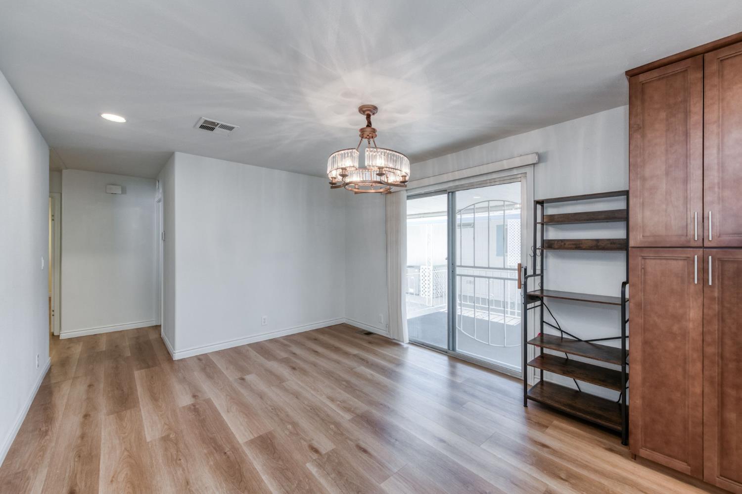 1001 Sylmar Ave #100, Clovis, CA 93612