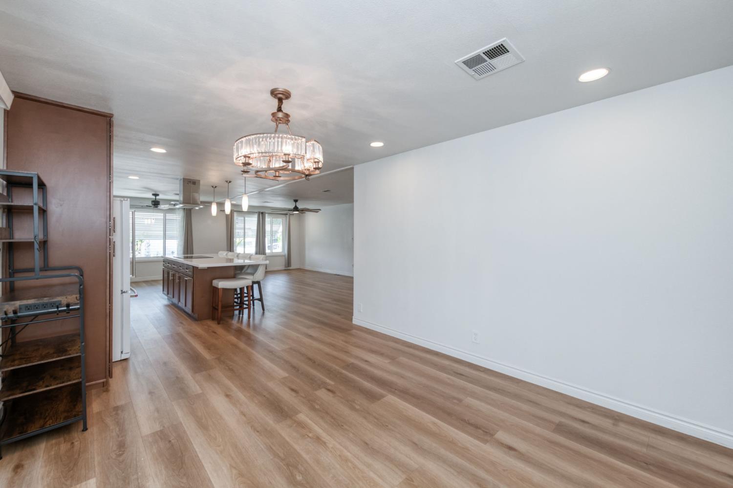 1001 Sylmar Ave #100, Clovis, CA 93612