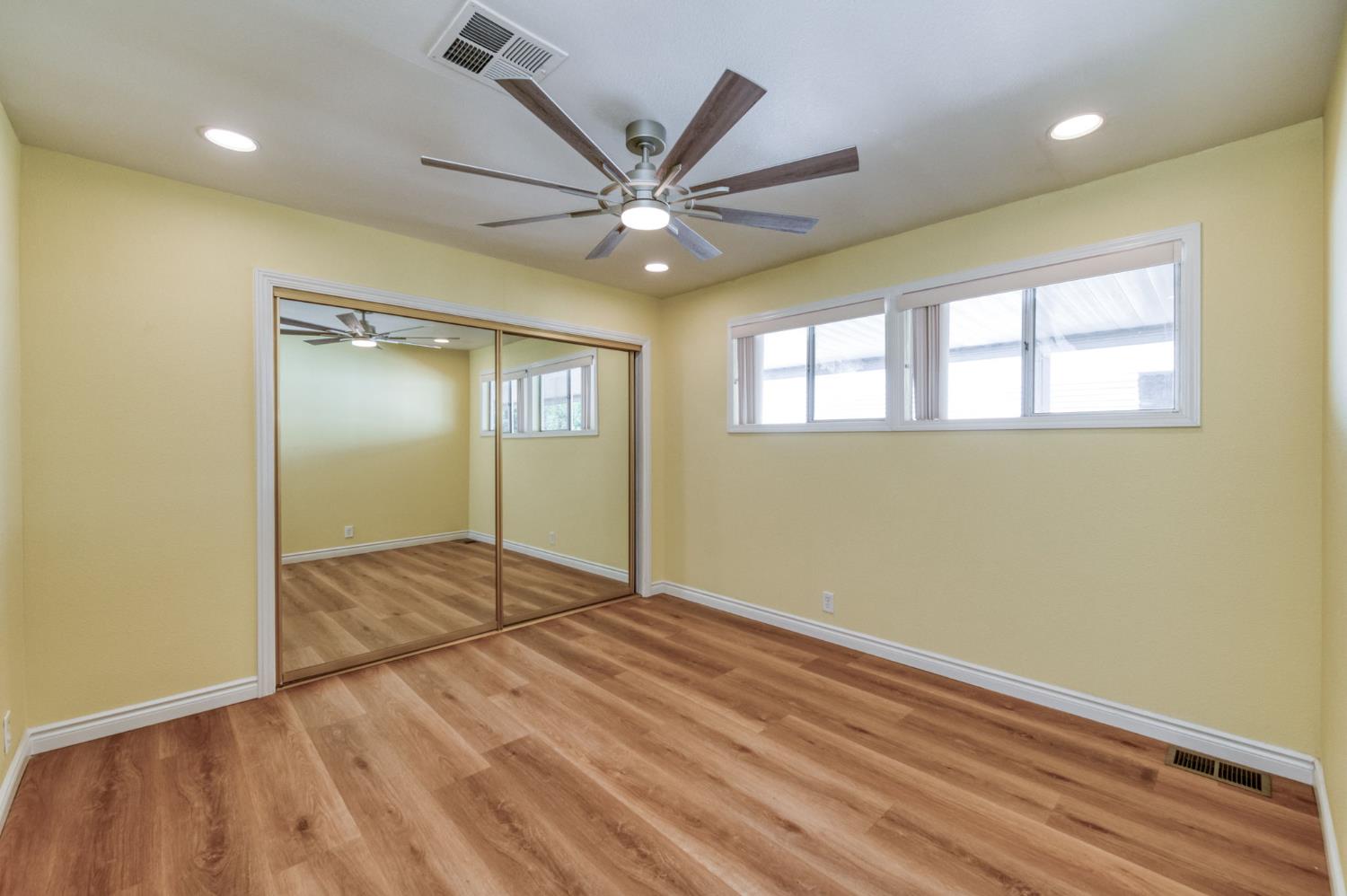 1001 Sylmar Ave #100, Clovis, CA 93612