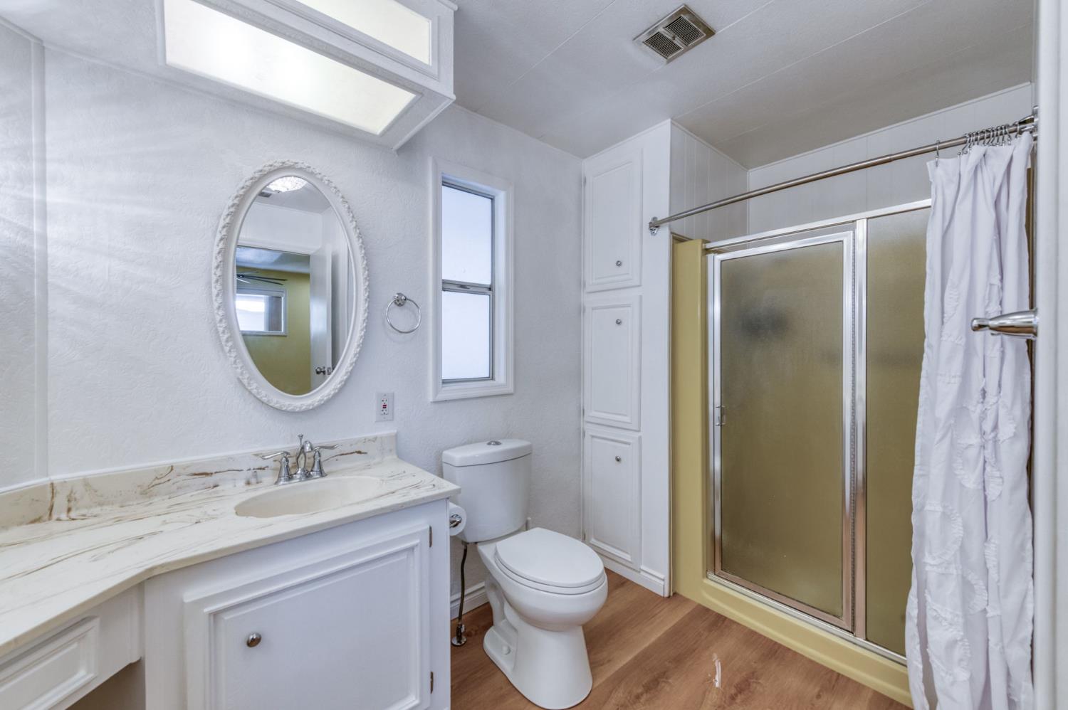 1001 Sylmar Ave #100, Clovis, CA 93612