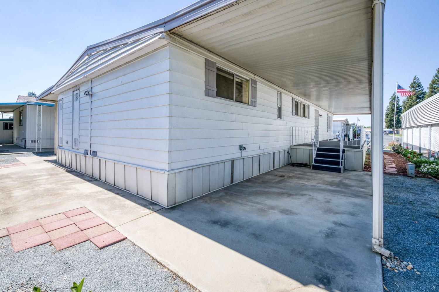 1001 Sylmar Ave #100, Clovis, CA 93612