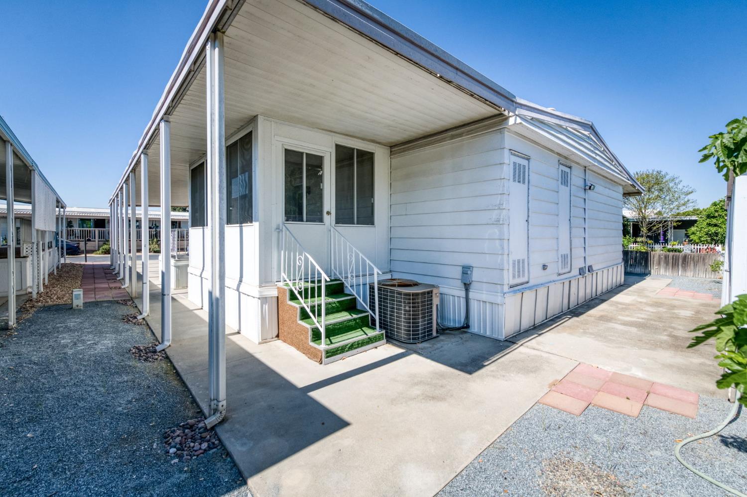 1001 Sylmar Ave #100, Clovis, CA 93612