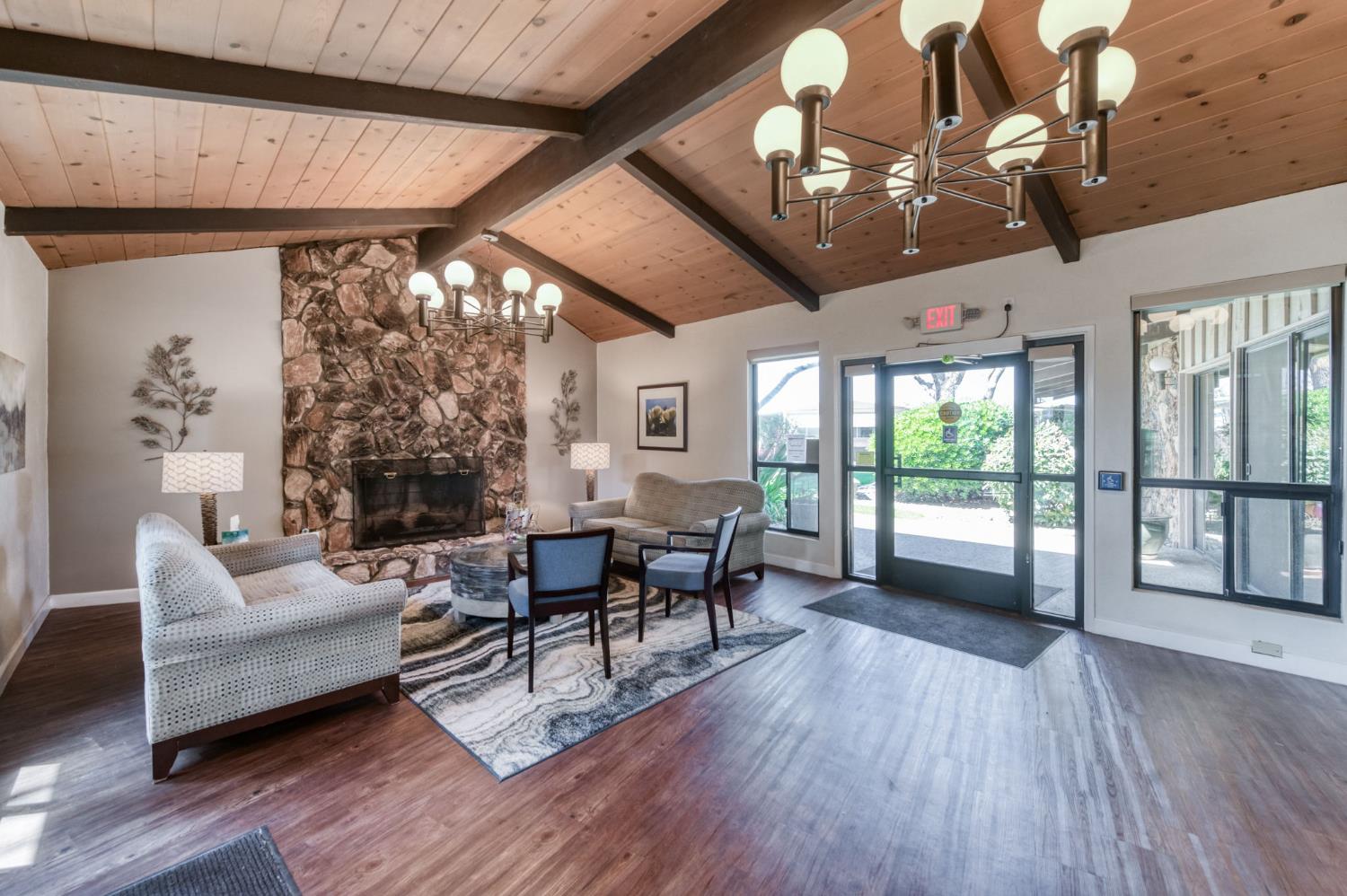 1001 Sylmar Ave #100, Clovis, CA 93612