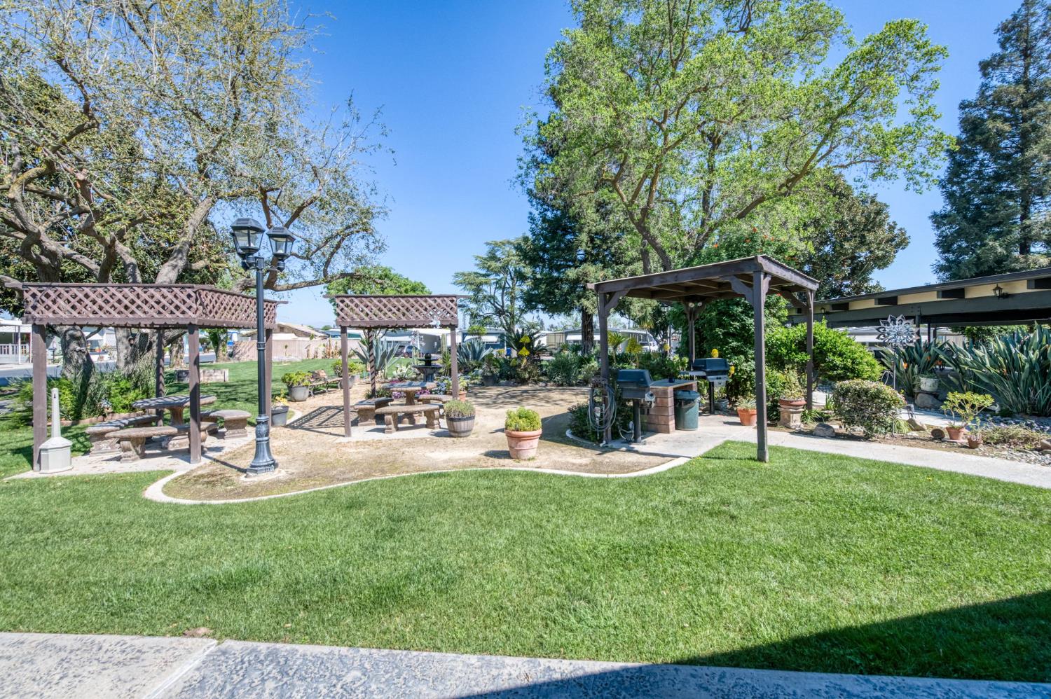 1001 Sylmar Ave #100, Clovis, CA 93612