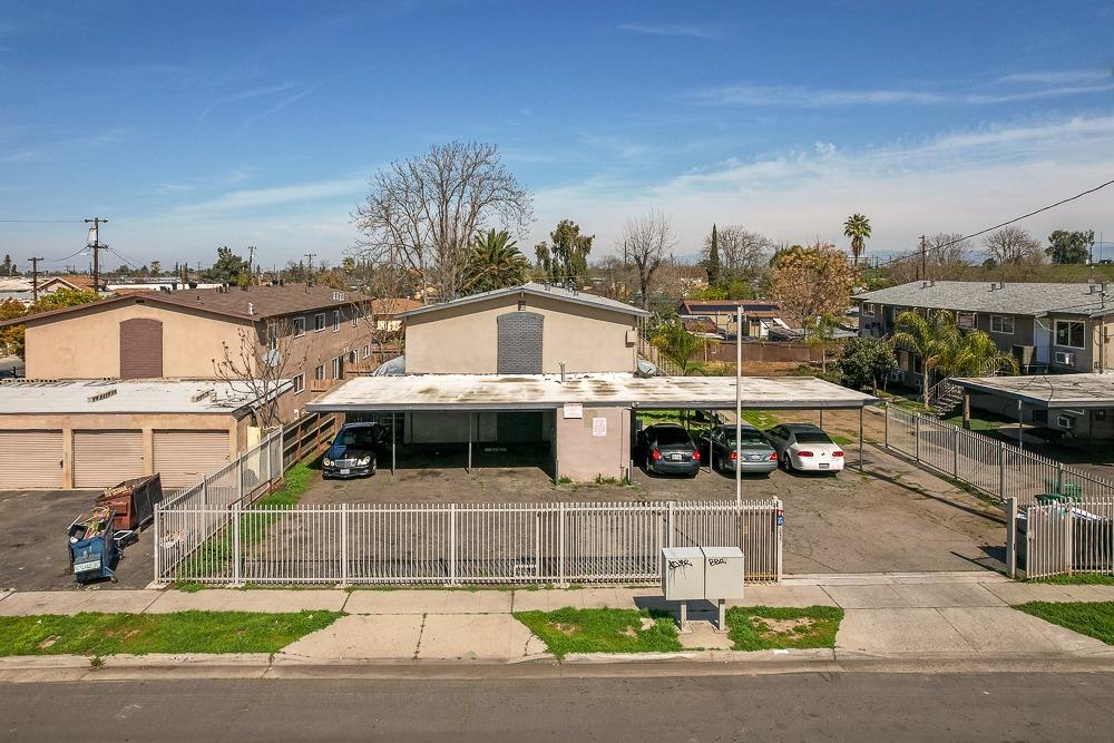 4421 E Hedges Ave, Fresno, CA 93703