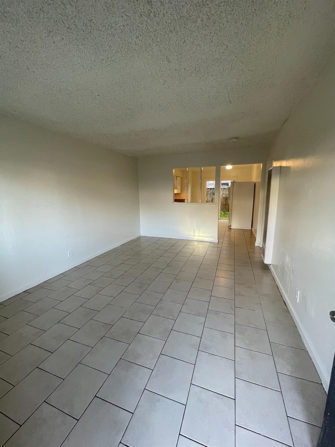 4421 E Hedges Ave, Fresno, CA 93703