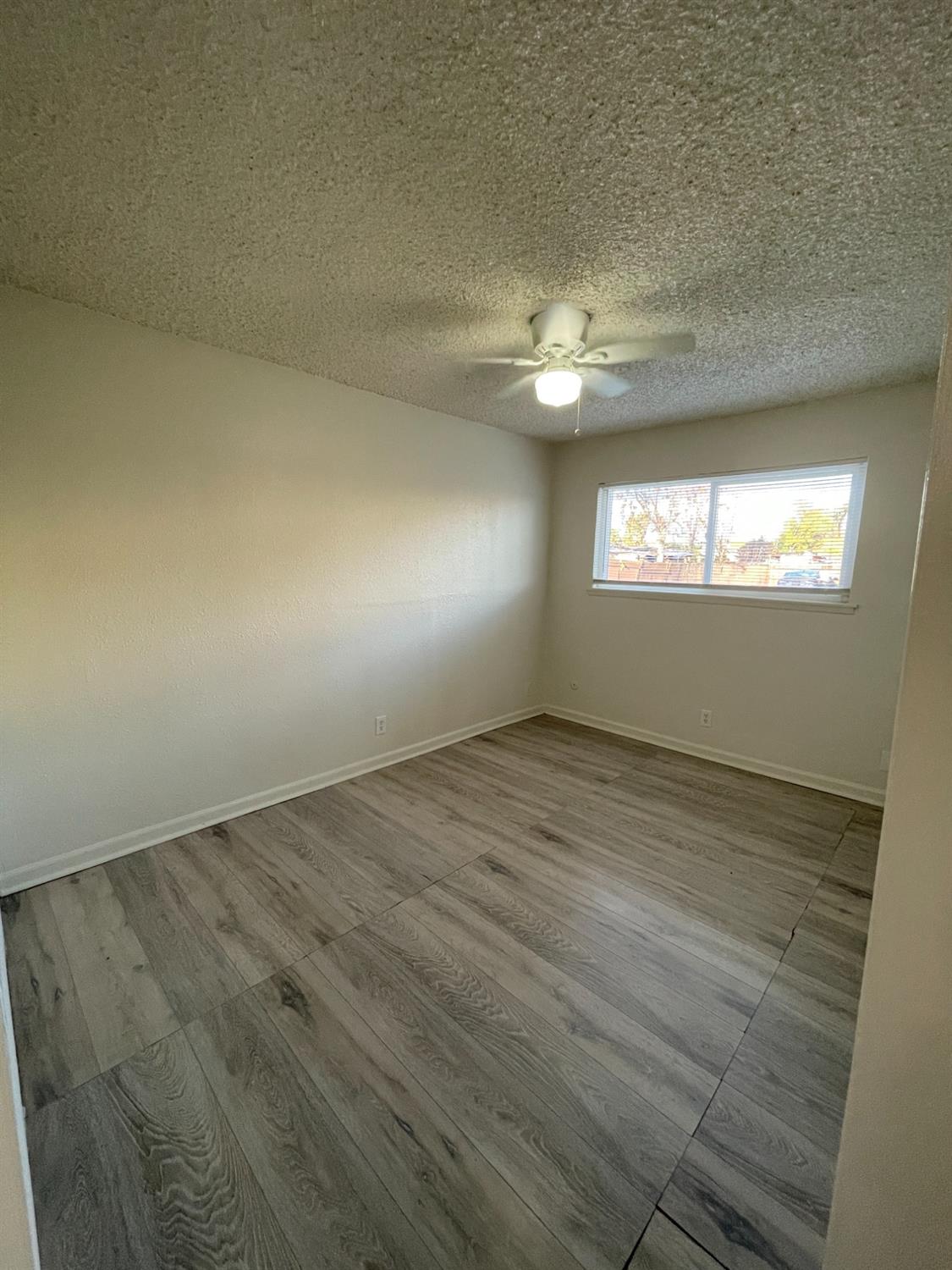 4421 E Hedges Ave, Fresno, CA 93703