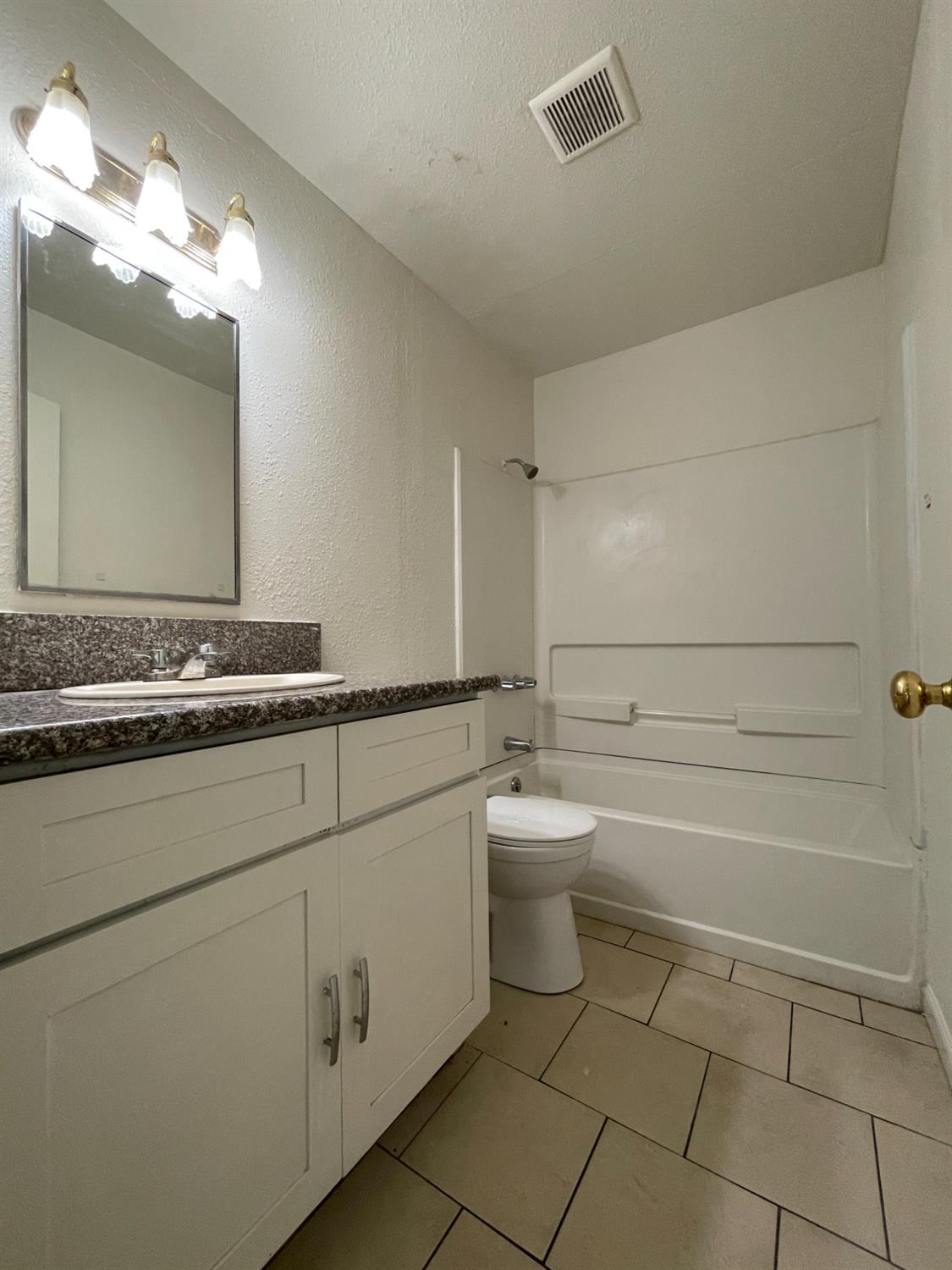 4421 E Hedges Ave, Fresno, CA 93703