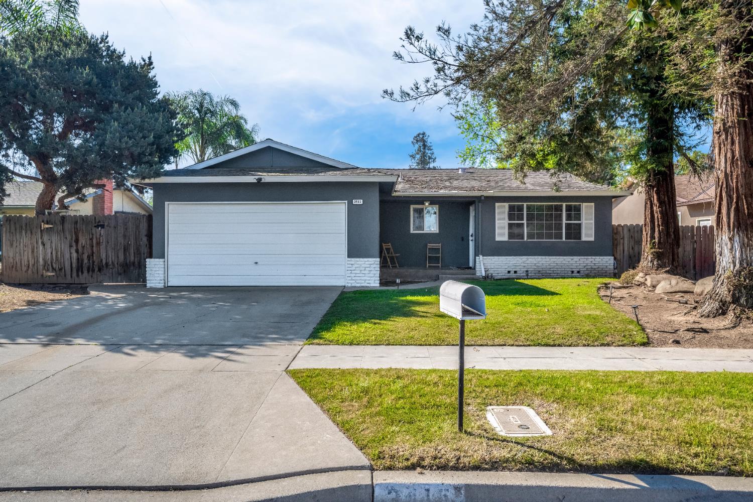 3415 W Oswego Ave, Fresno, CA 93711