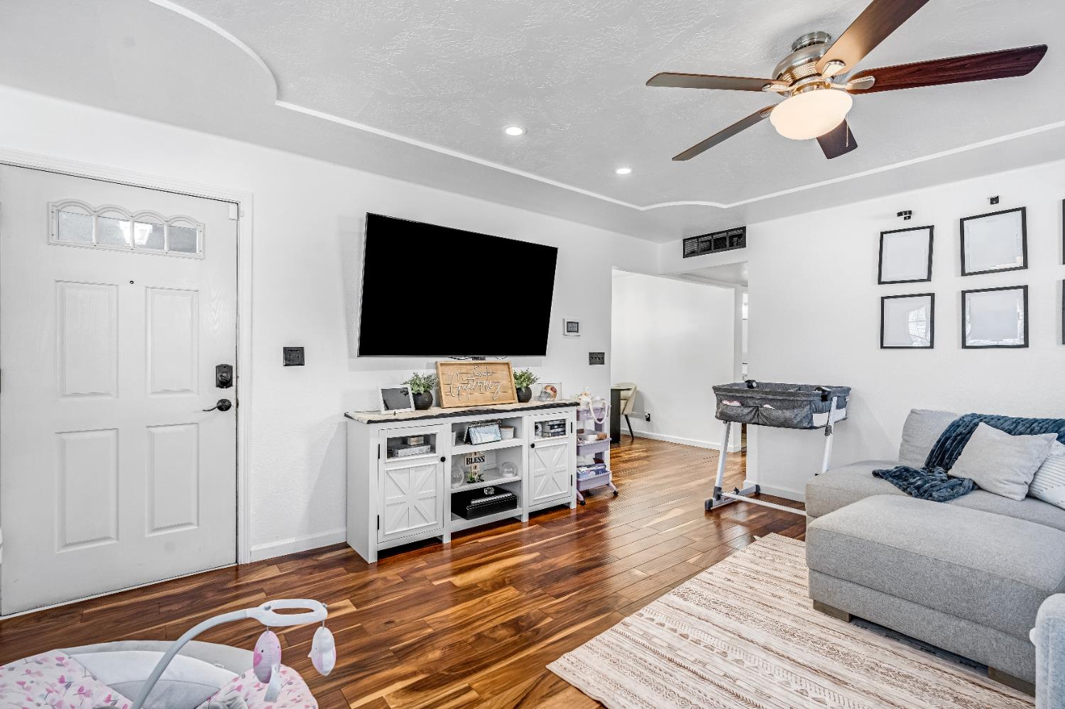 3415 W Oswego Ave, Fresno, CA 93711