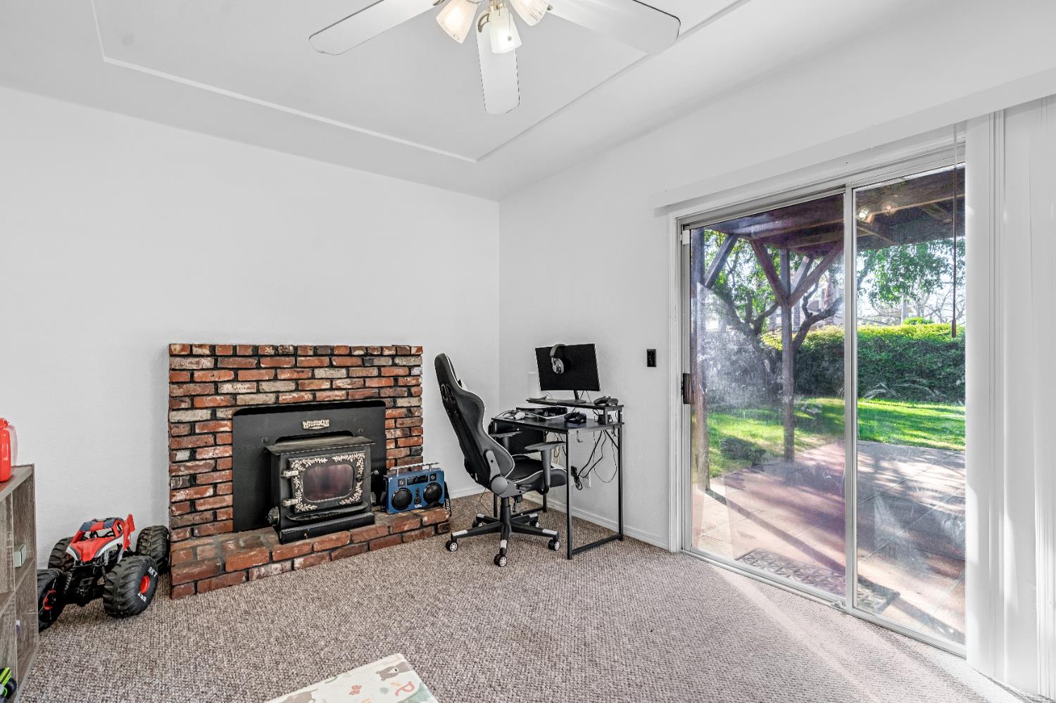 3415 W Oswego Ave, Fresno, CA 93711