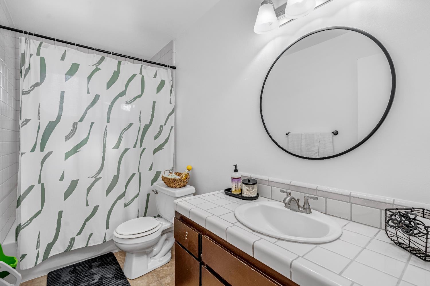 3415 W Oswego Ave, Fresno, CA 93711