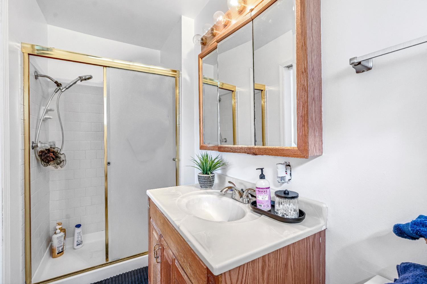 3415 W Oswego Ave, Fresno, CA 93711