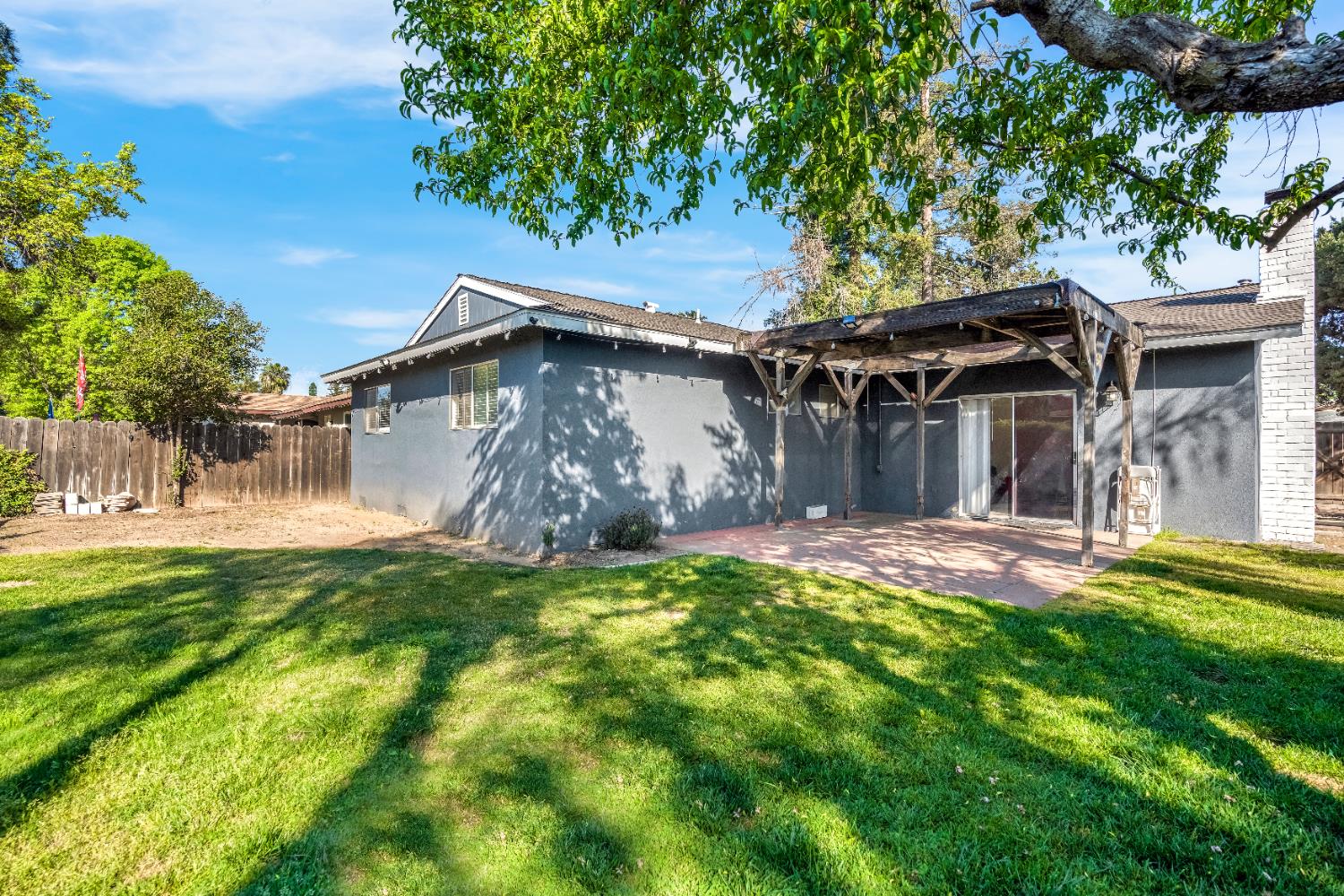 3415 W Oswego Ave, Fresno, CA 93711