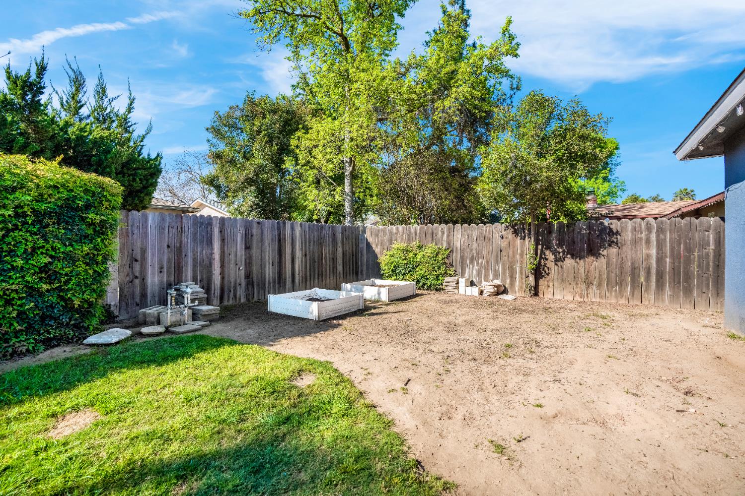 3415 W Oswego Ave, Fresno, CA 93711