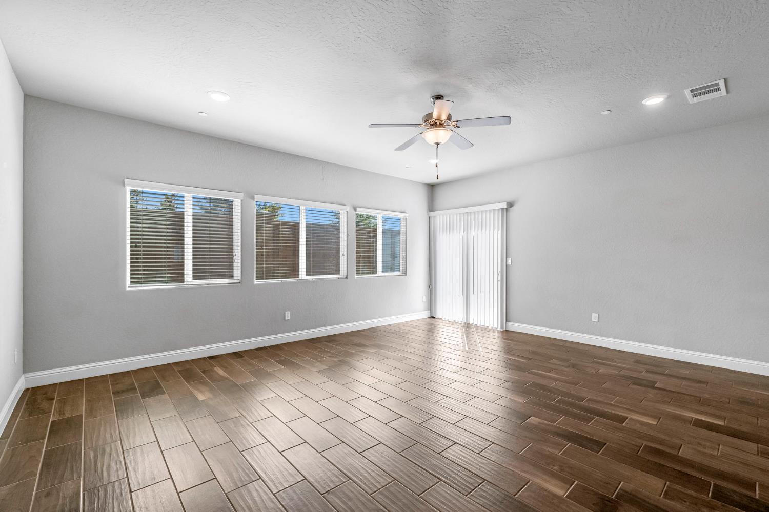 4158 Duncan Ave, Clovis, CA 93619