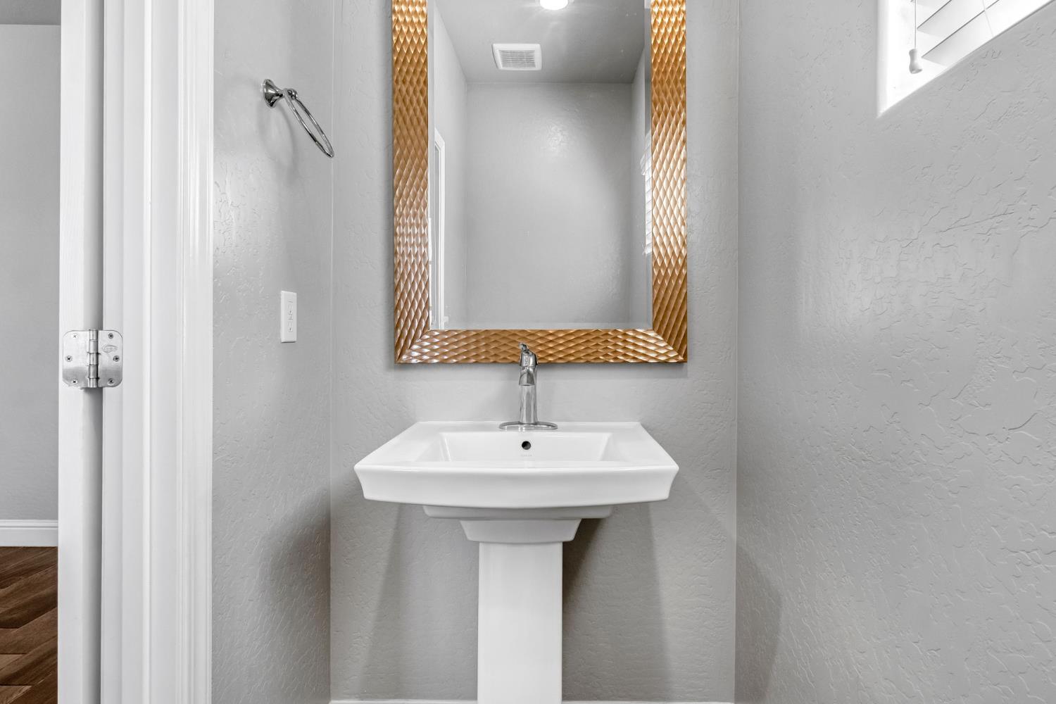 4158 Duncan Ave, Clovis, CA 93619