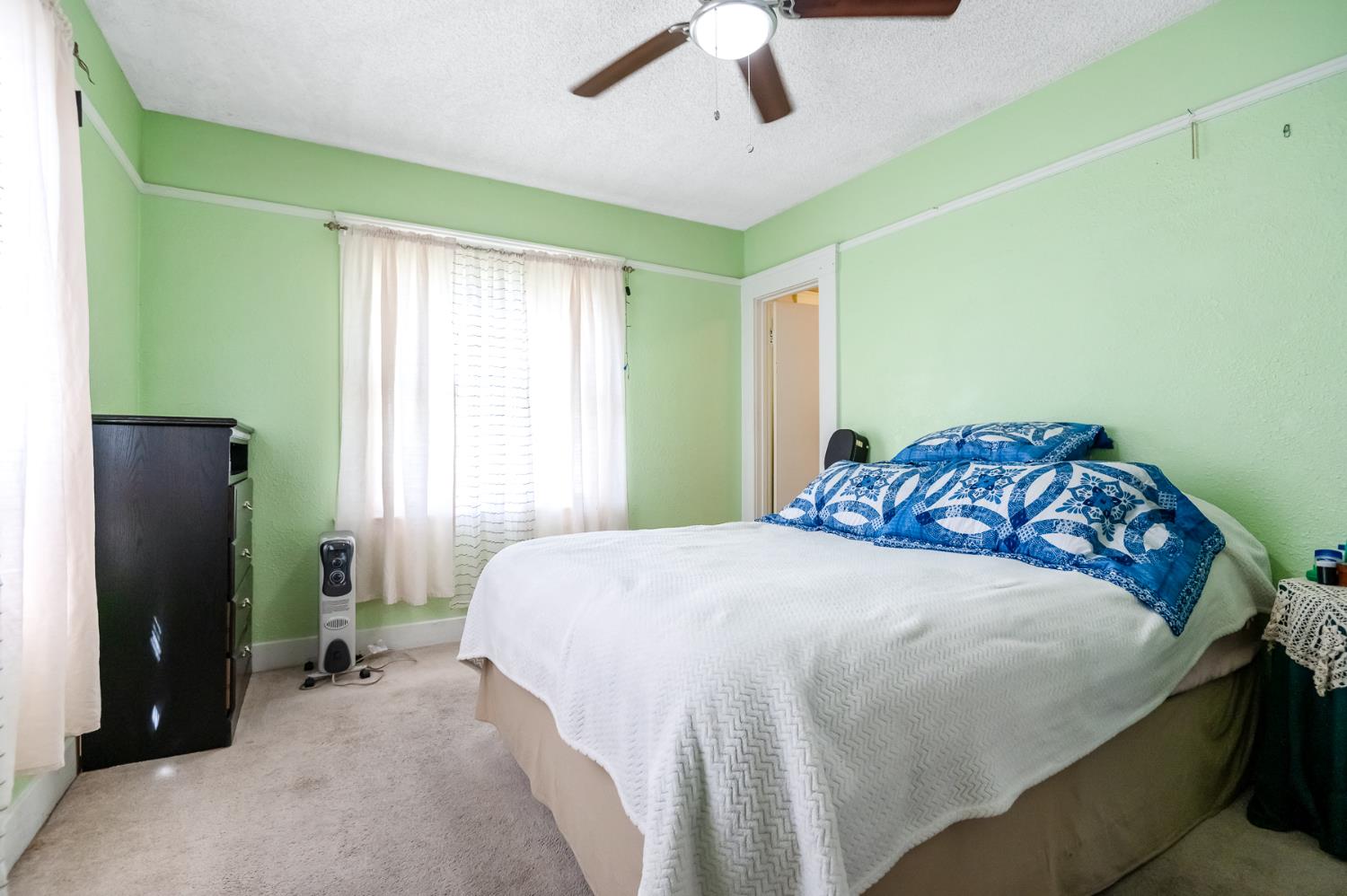 414 W Cameron St, Hanford, CA 93230