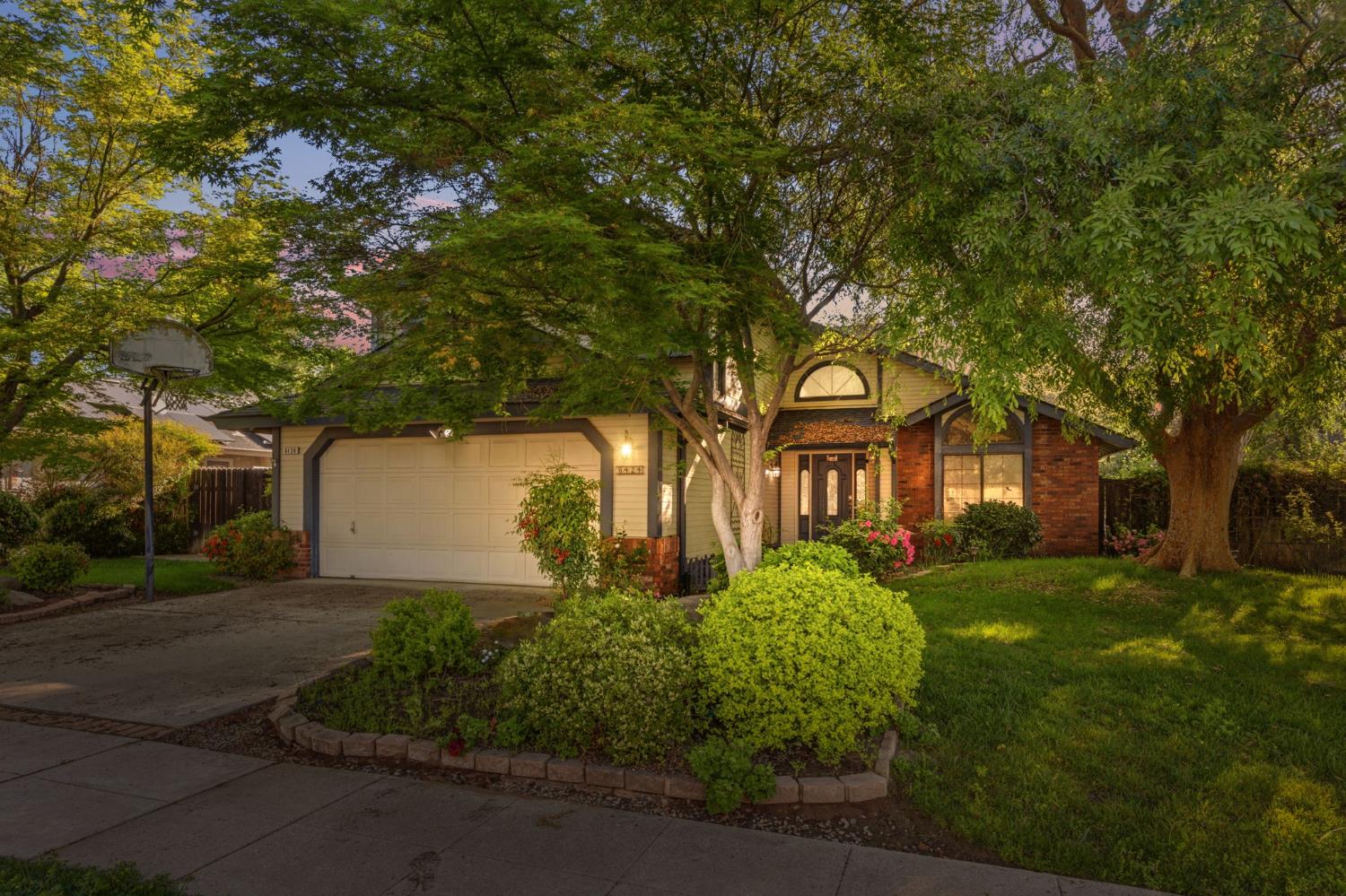 6424 N vagedes, Fresno, CA 93711