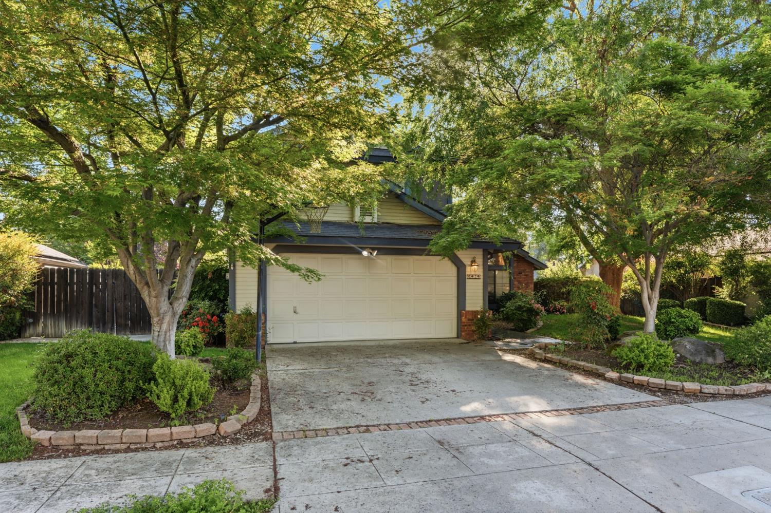 6424 N vagedes, Fresno, CA 93711