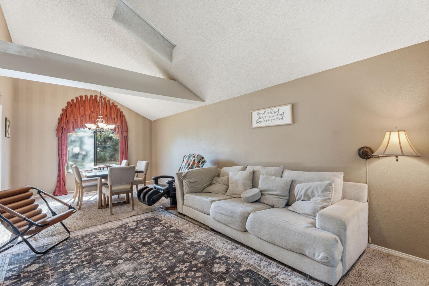 6424 N vagedes, Fresno, CA 93711