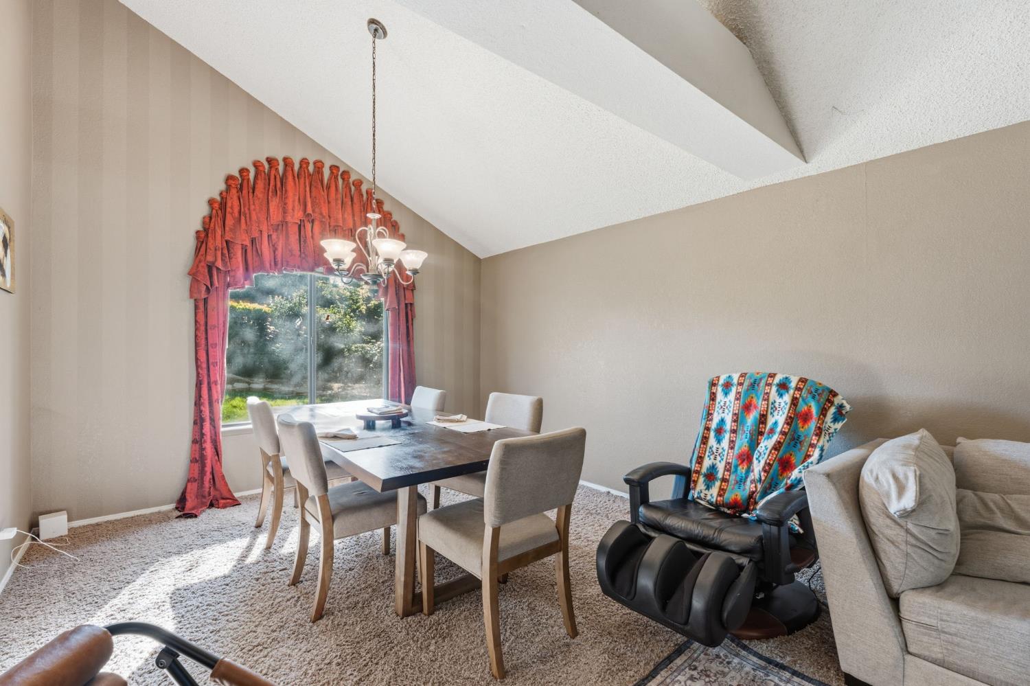 6424 N vagedes, Fresno, CA 93711