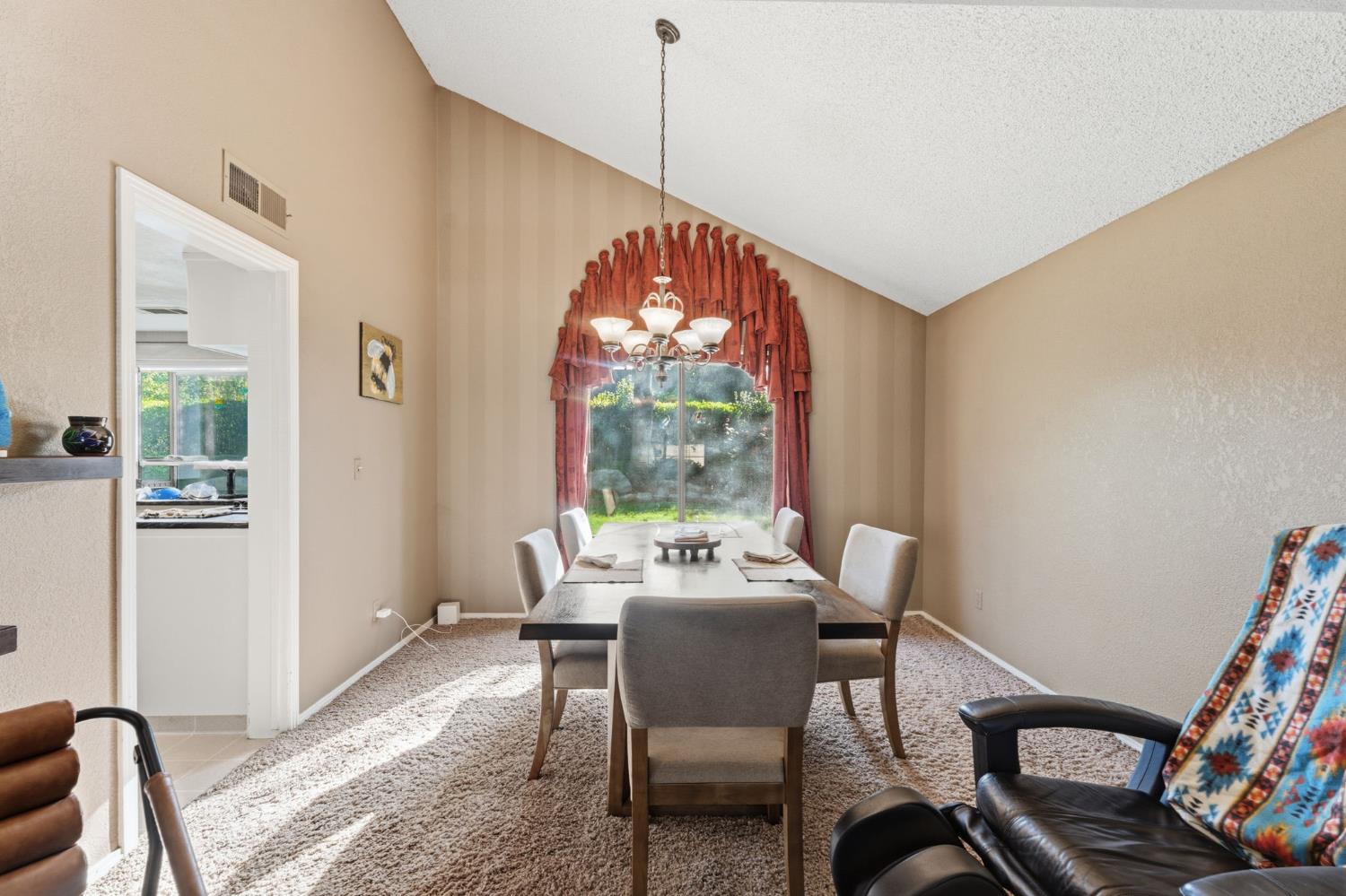 6424 N vagedes, Fresno, CA 93711