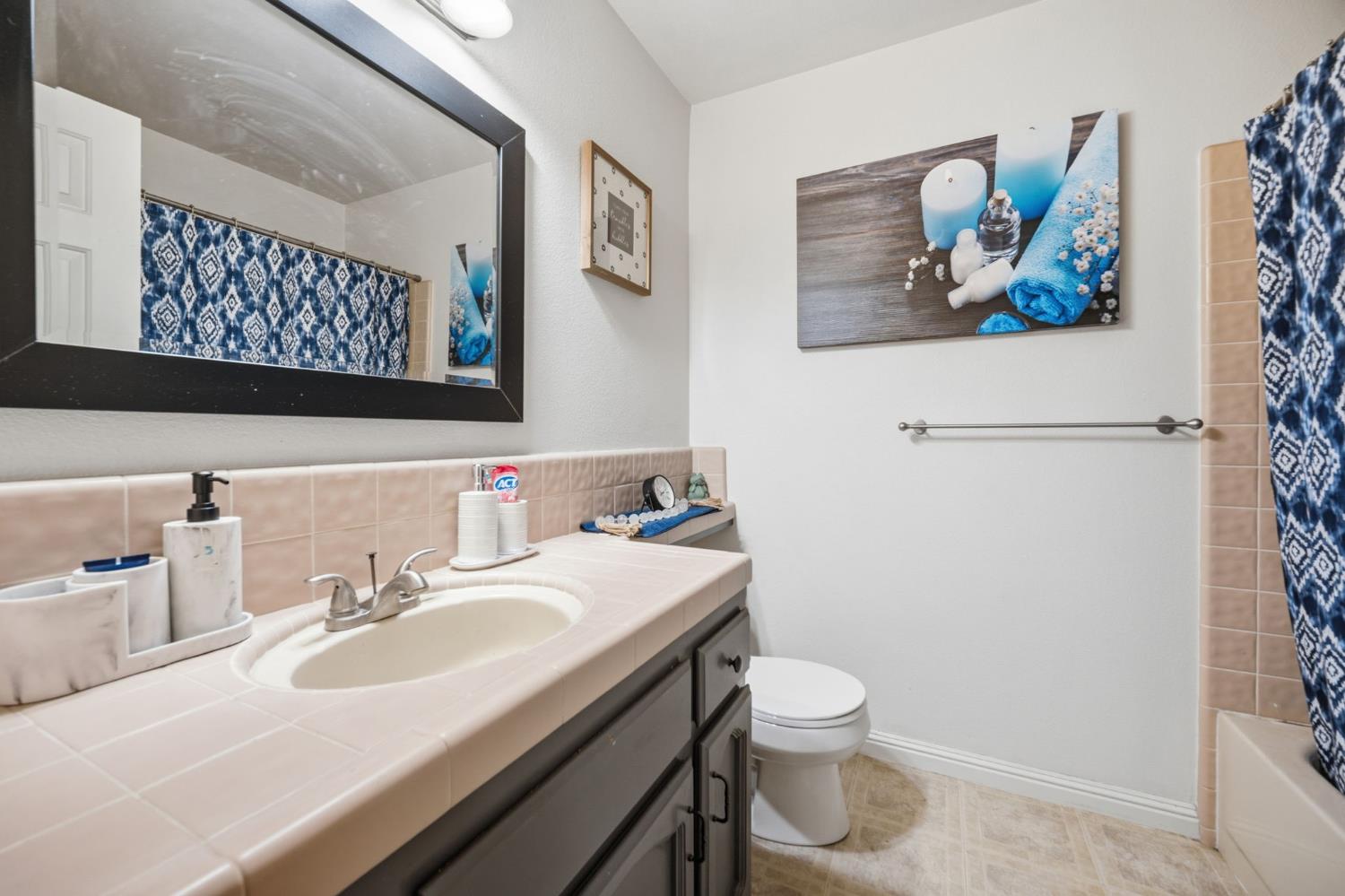 6424 N vagedes, Fresno, CA 93711