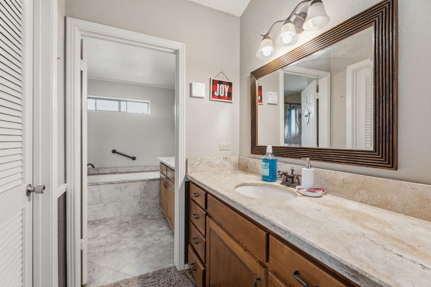 6424 N vagedes, Fresno, CA 93711