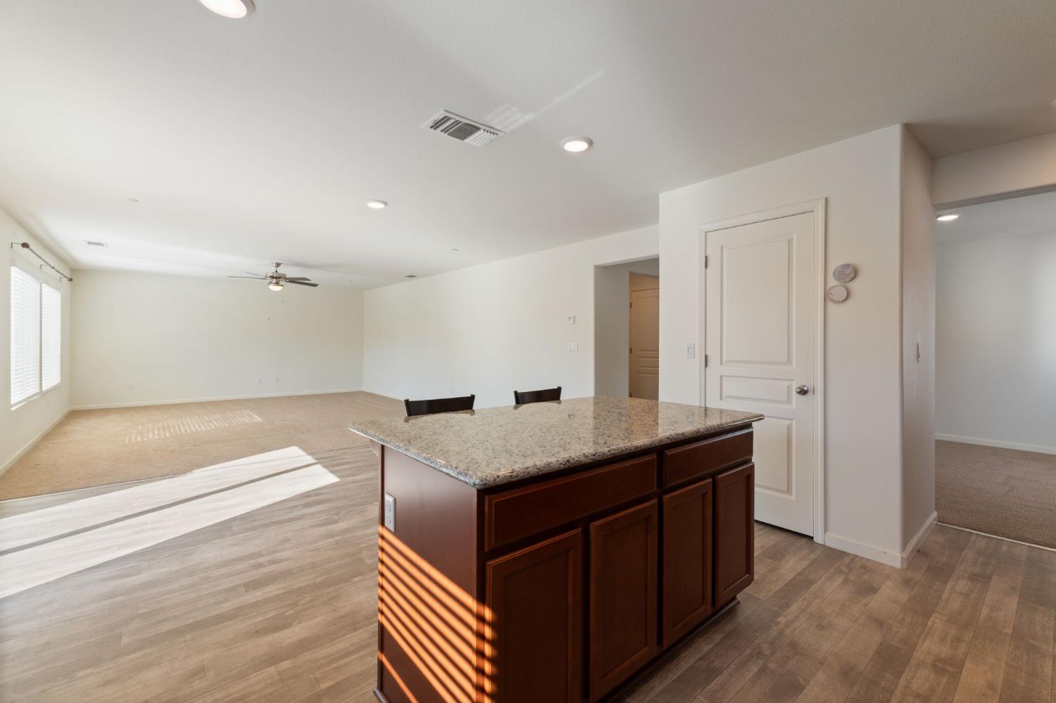 802 Reisling Ln, Coalinga, CA 93210