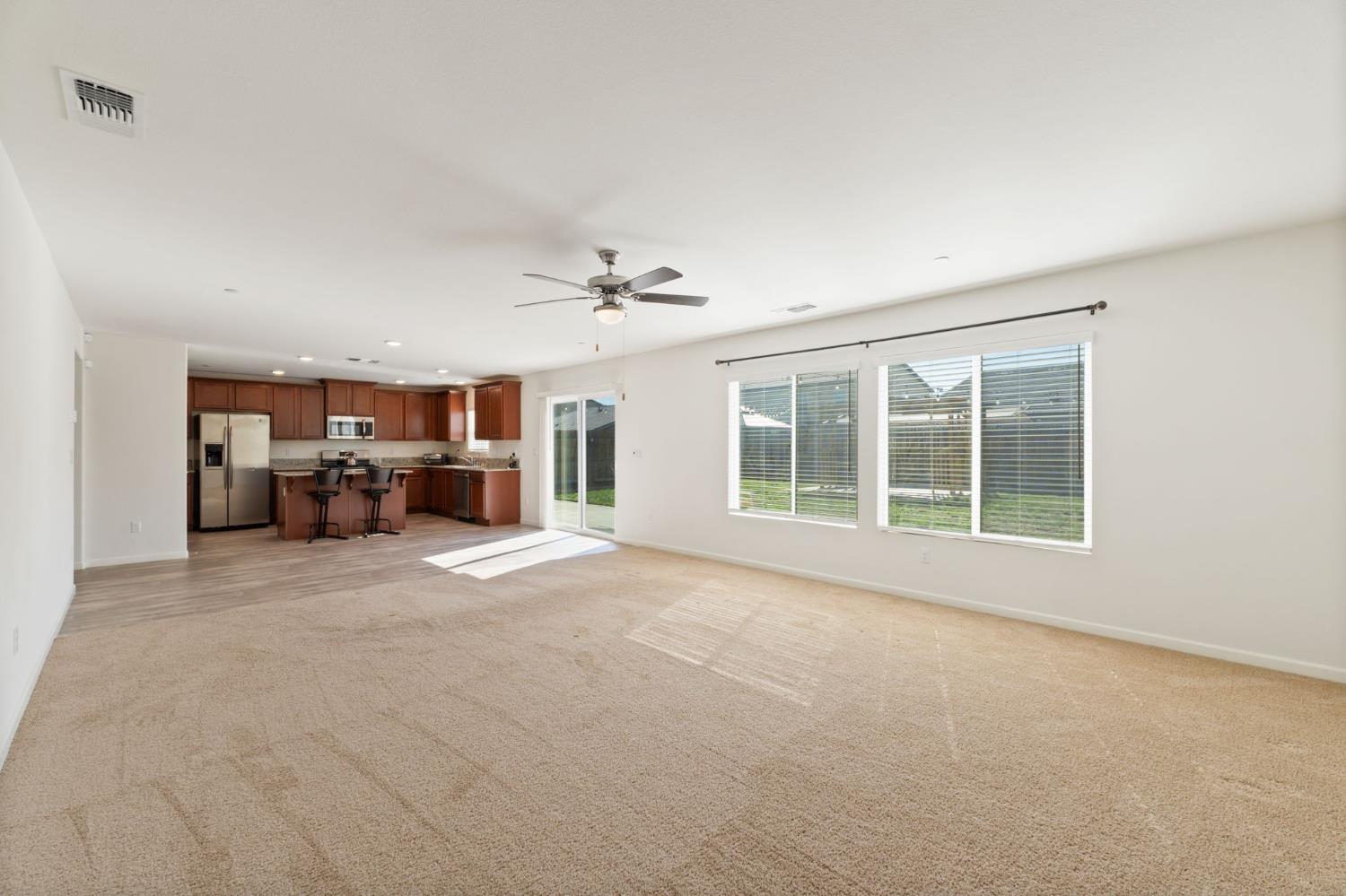 802 Reisling Ln, Coalinga, CA 93210