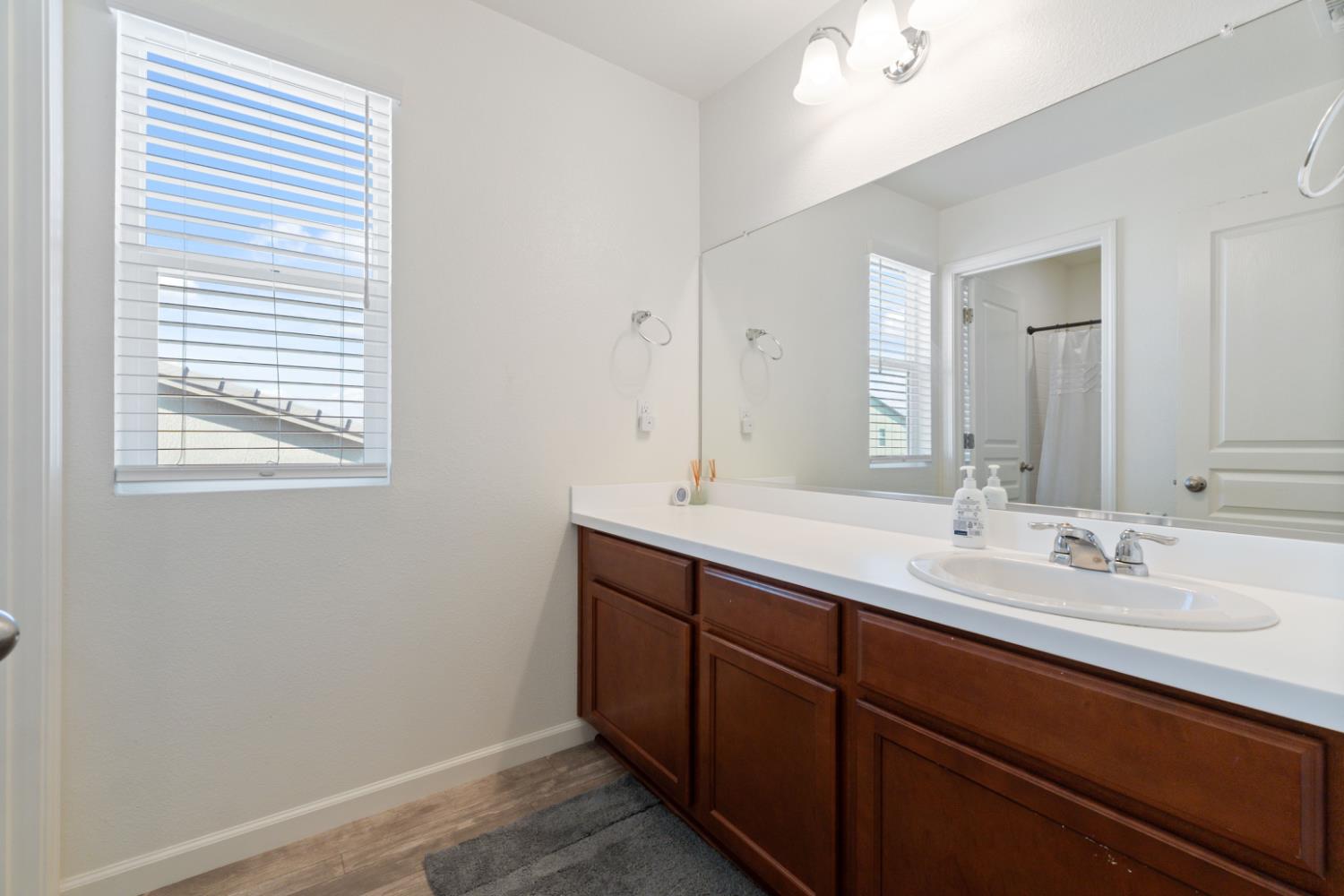 802 Reisling Ln, Coalinga, CA 93210