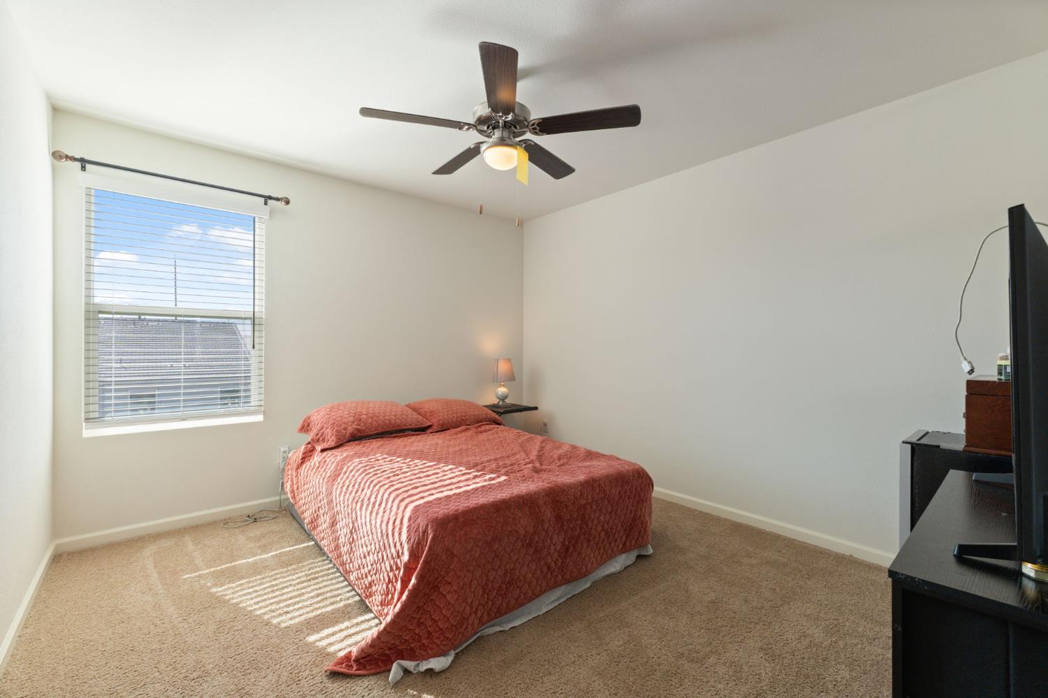 802 Reisling Ln, Coalinga, CA 93210