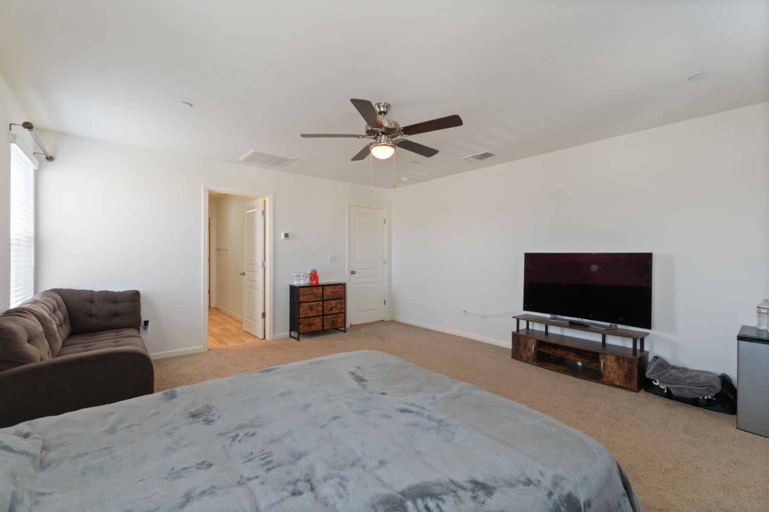 802 Reisling Ln, Coalinga, CA 93210