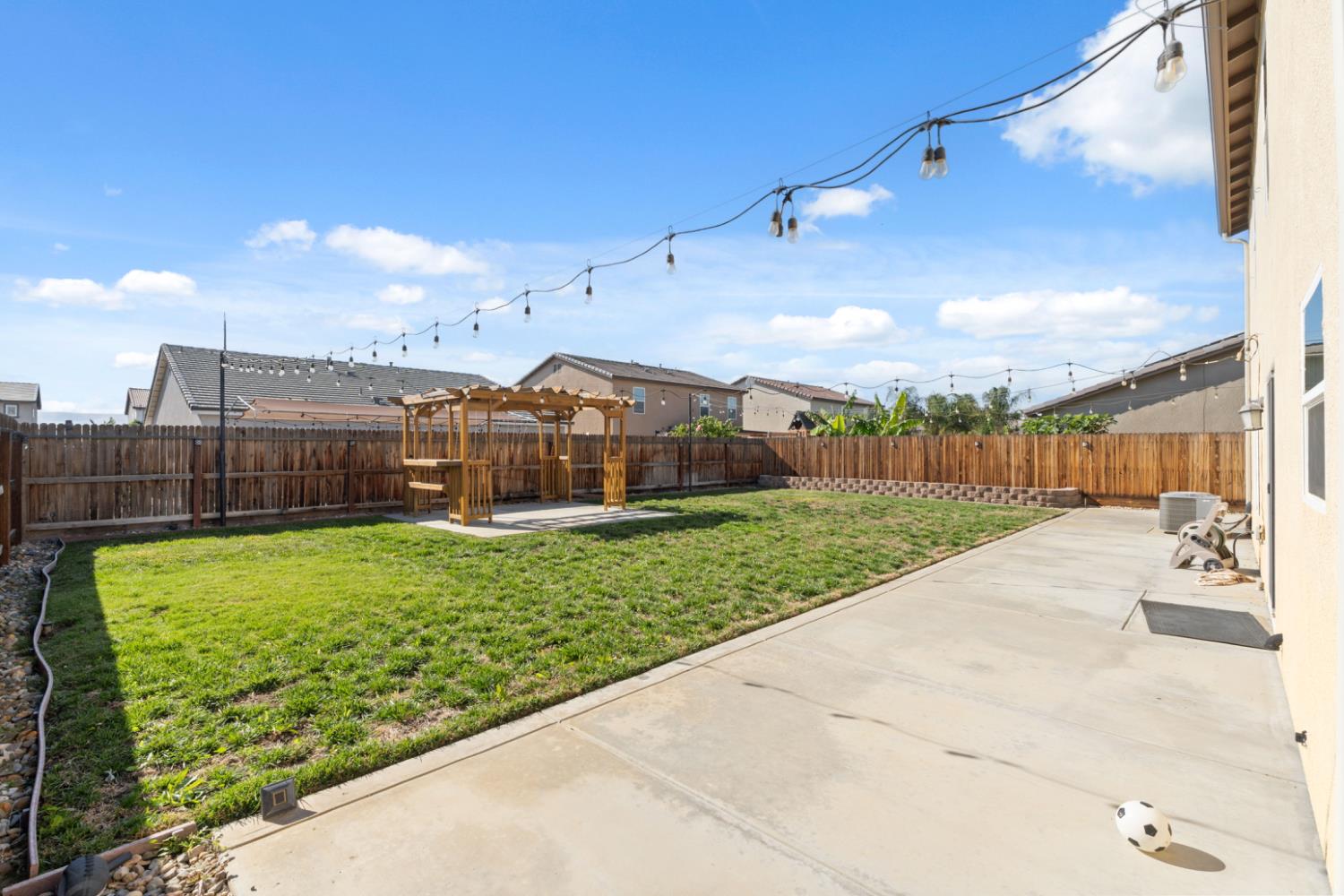 802 Reisling Ln, Coalinga, CA 93210