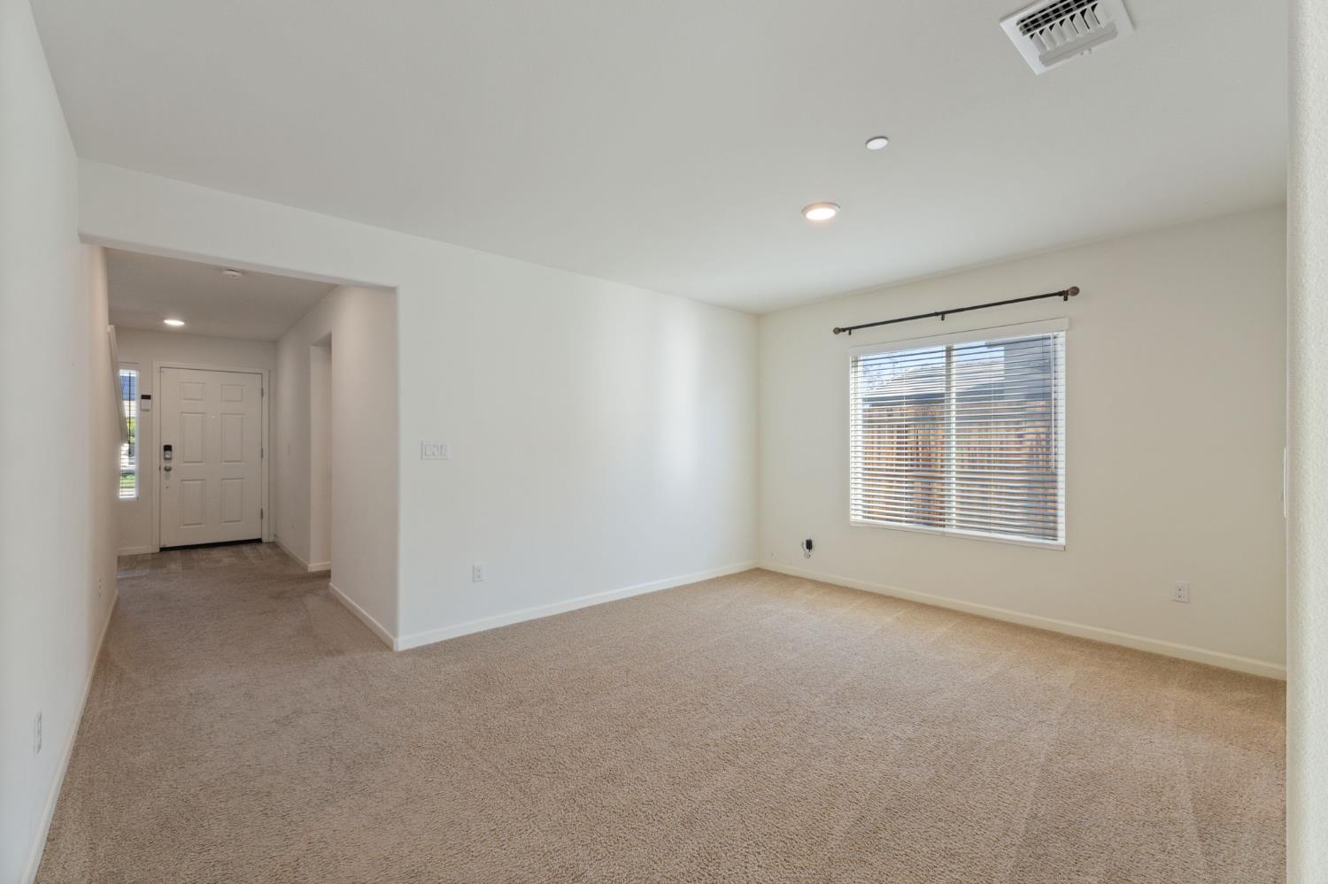 802 Reisling Ln, Coalinga, CA 93210