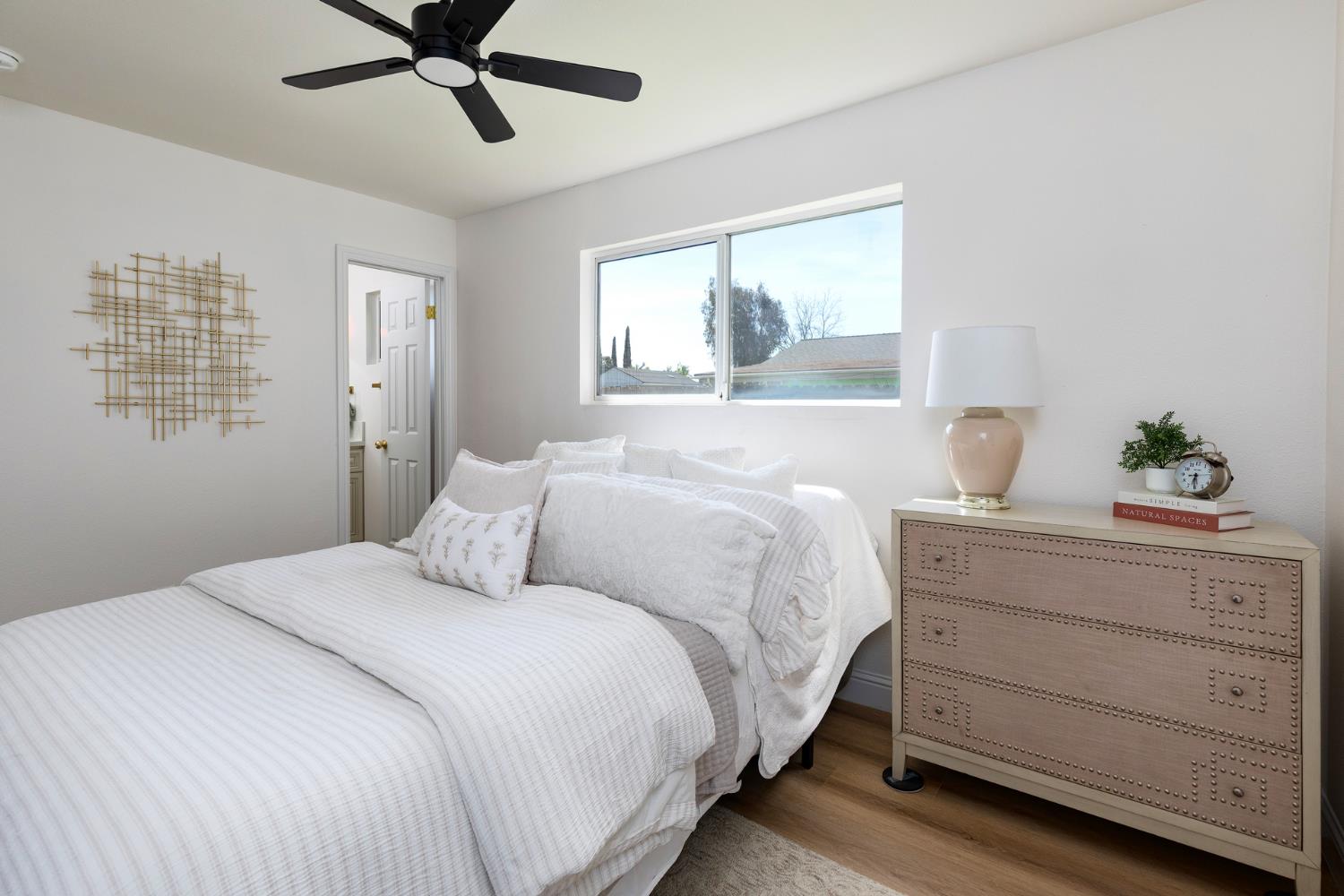 1185 E Evening Glow, Reedley, CA 93654