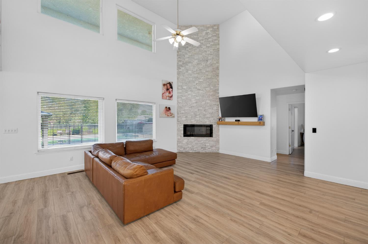 2853 Carolina Ave, Clovis, CA 93611