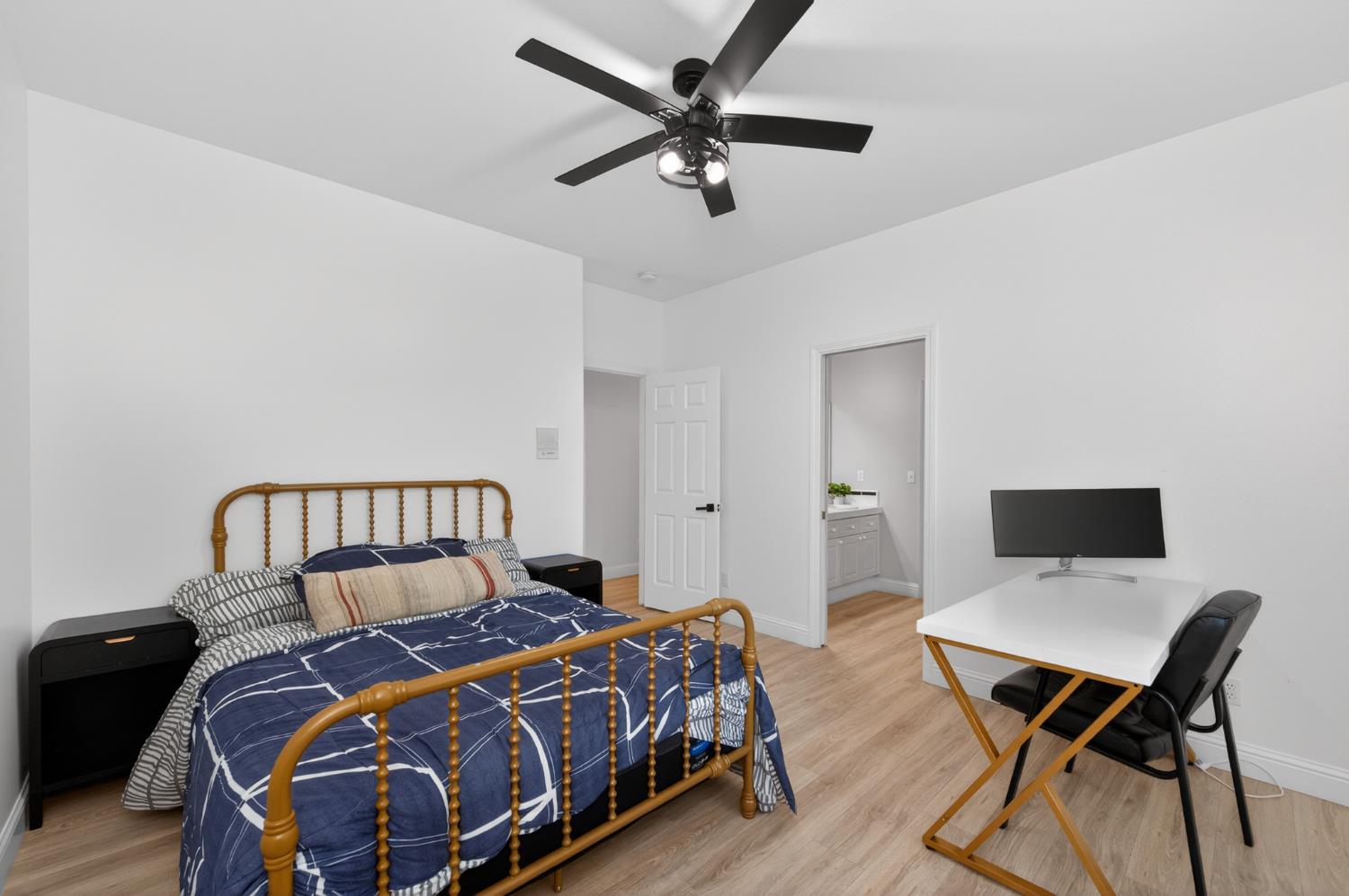 2853 Carolina Ave, Clovis, CA 93611