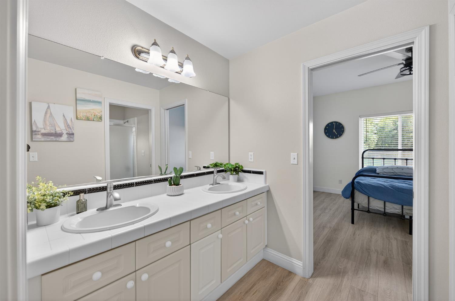 2853 Carolina Ave, Clovis, CA 93611