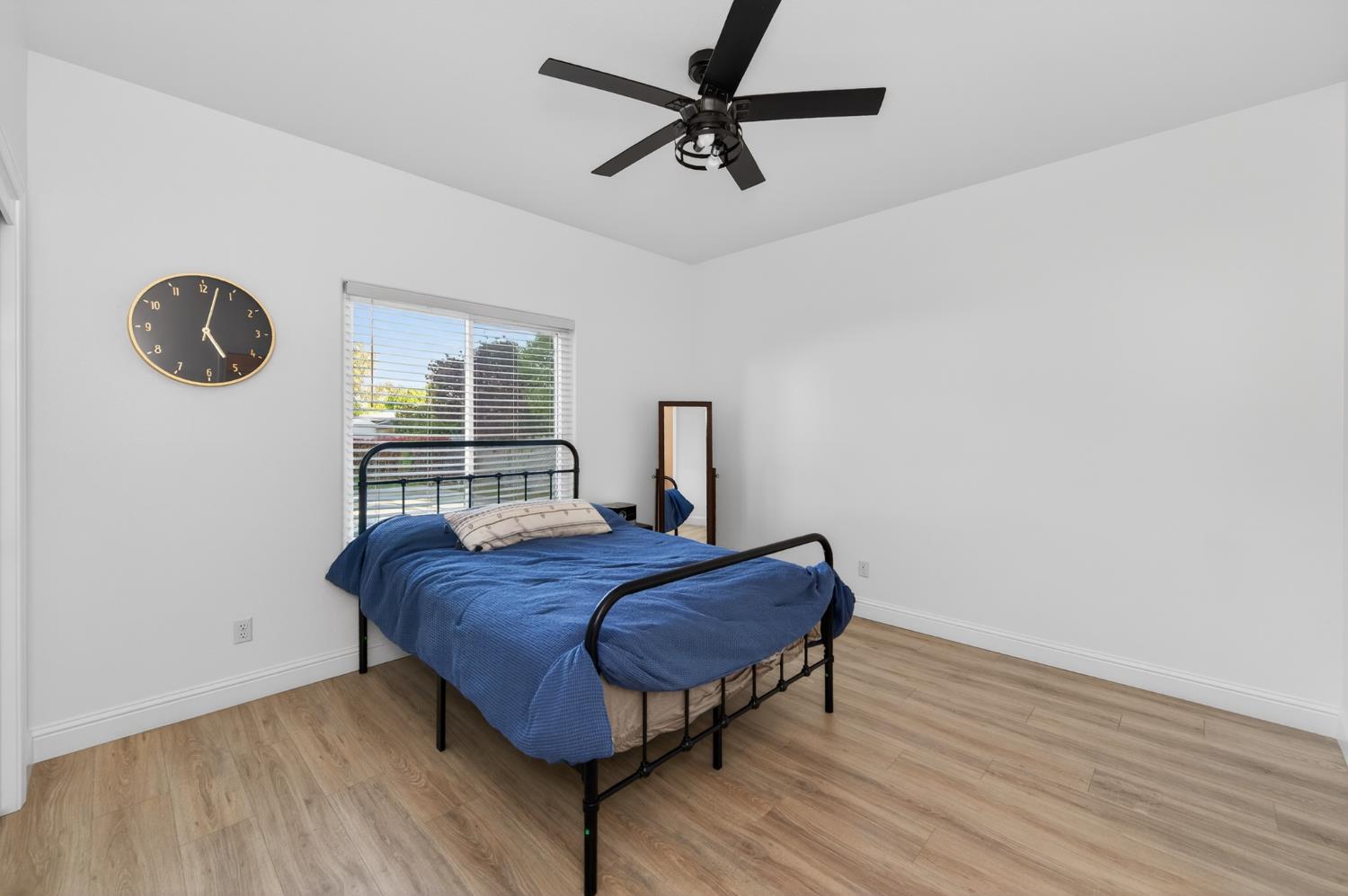 2853 Carolina Ave, Clovis, CA 93611