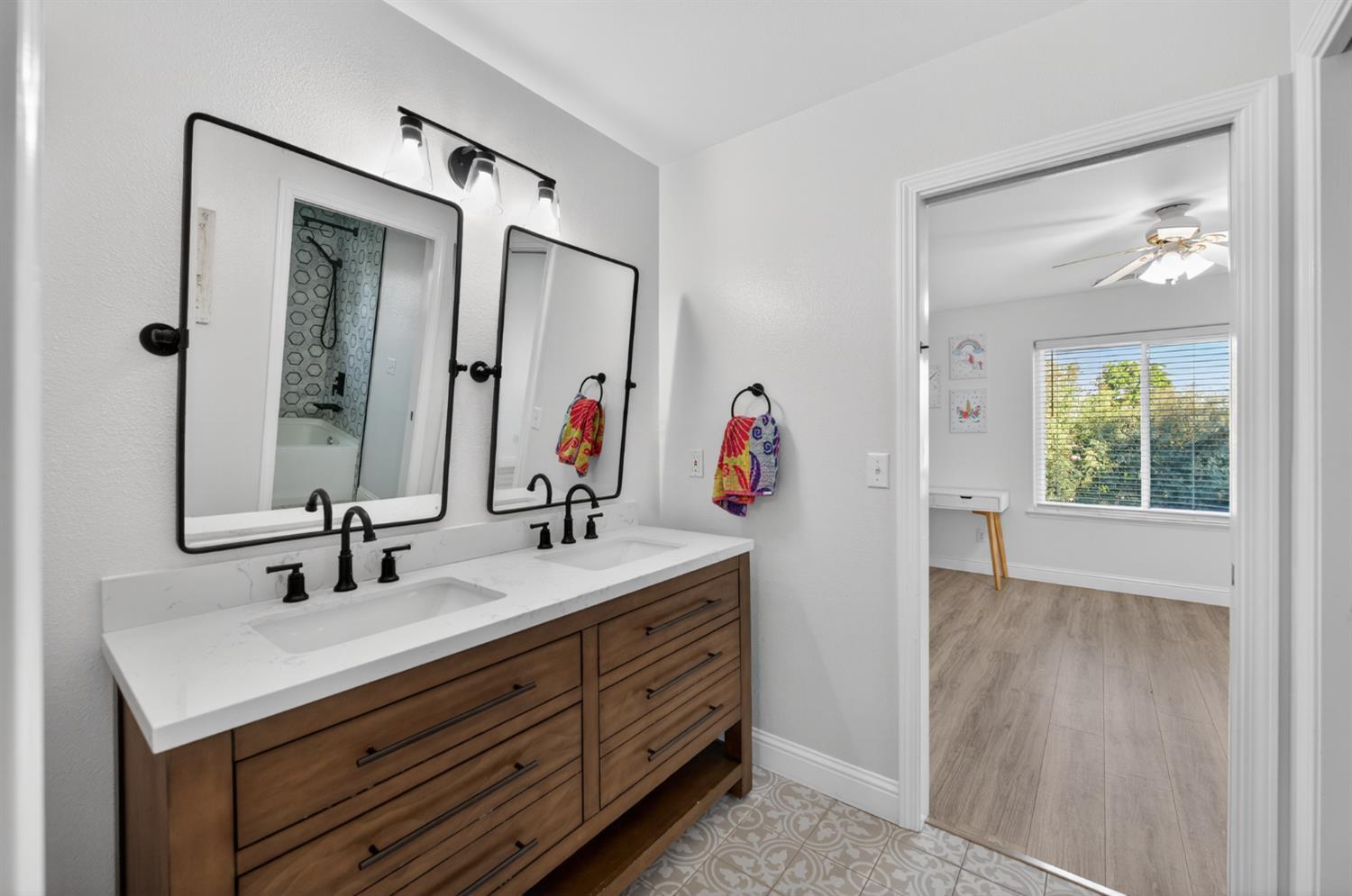 2853 Carolina Ave, Clovis, CA 93611