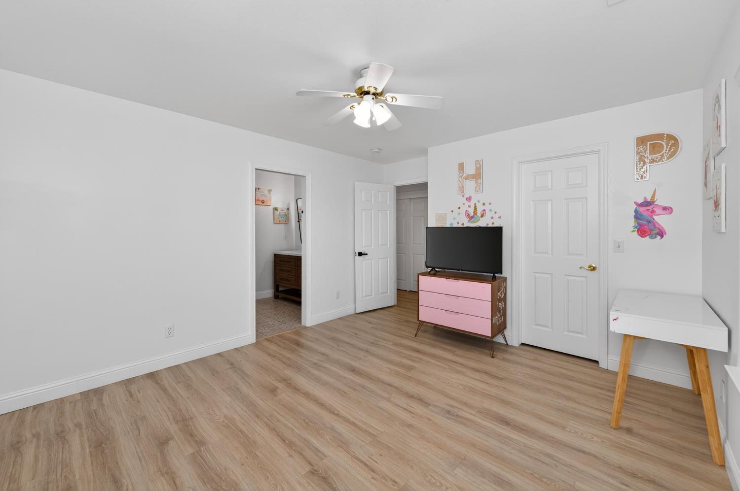 2853 Carolina Ave, Clovis, CA 93611