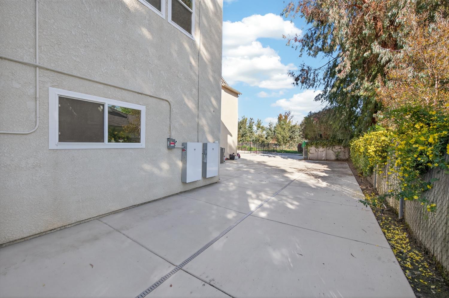 2853 Carolina Ave, Clovis, CA 93611