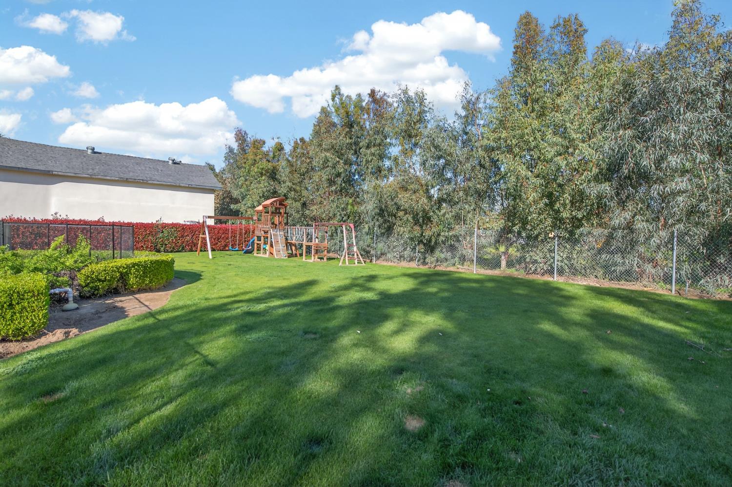 2853 Carolina Ave, Clovis, CA 93611