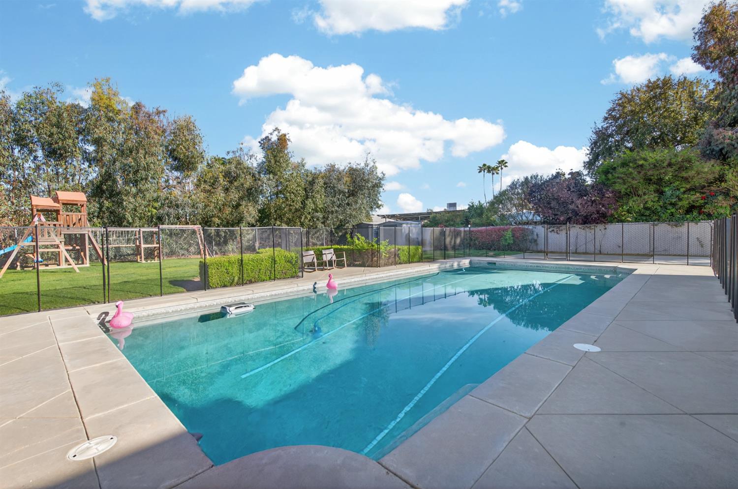 2853 Carolina Ave, Clovis, CA 93611